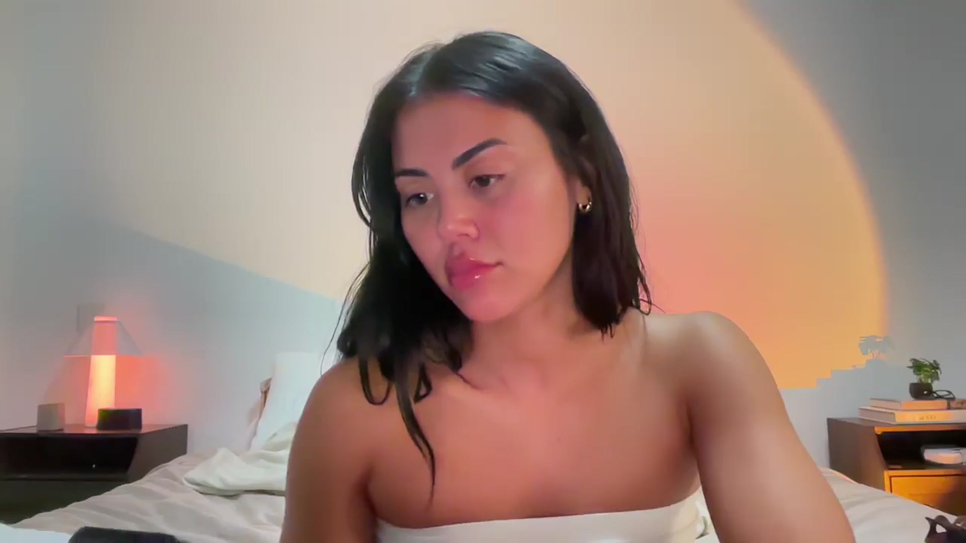 Gallery image thumbnail from Naomilynn's myfreecams stream on, 12/18/2024, 06:36 image 15 of 20