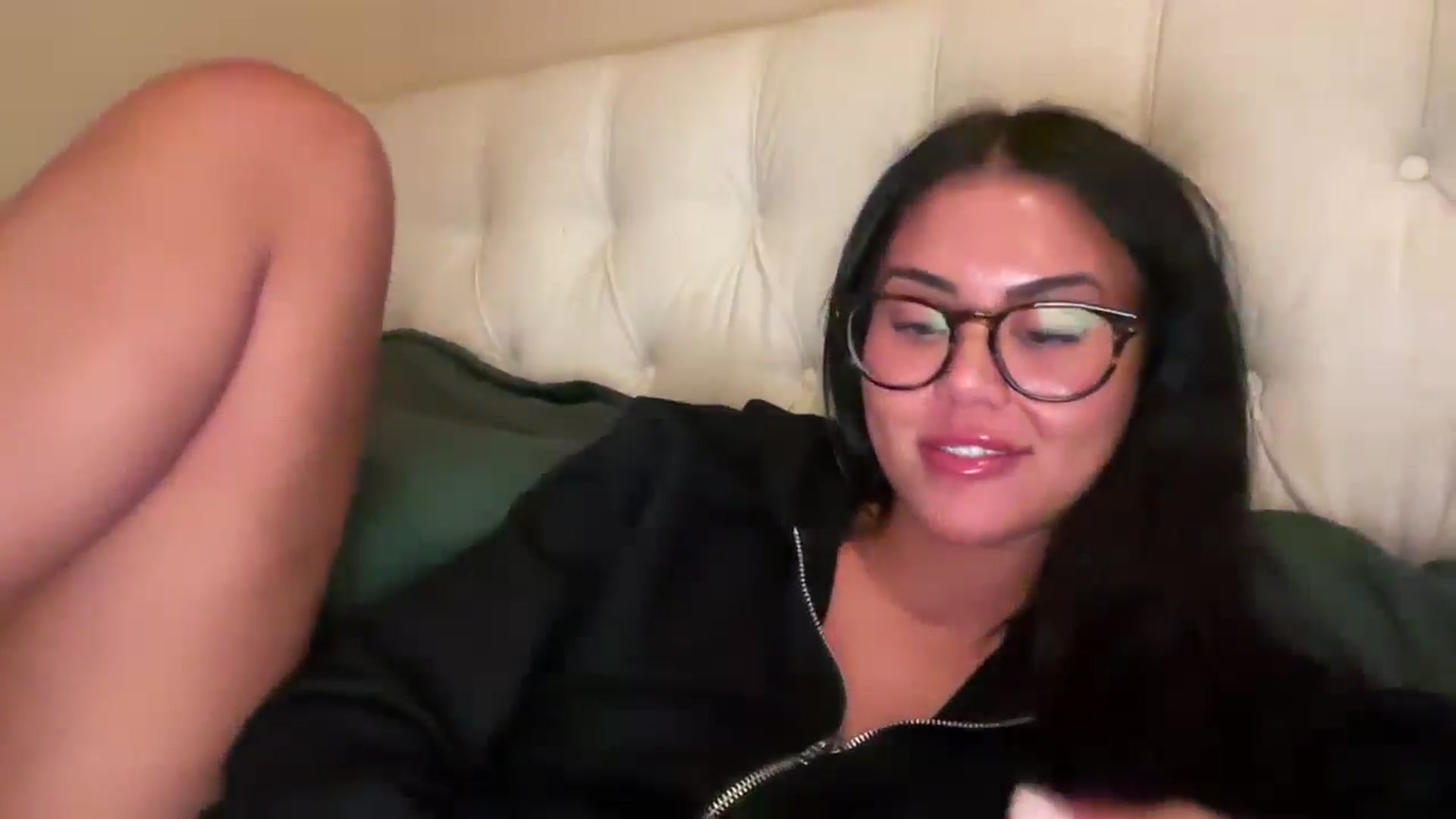 Gallery image thumbnail from Naomilynn's myfreecams stream on, 12/23/2024, 04:38 image 17 of 20