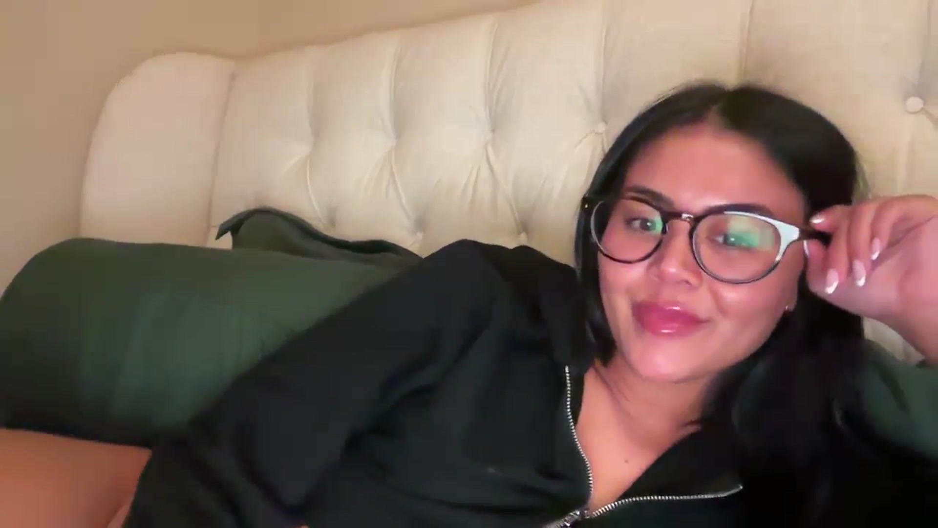 Gallery image thumbnail from Naomilynn's myfreecams stream on, 12/23/2024, 04:38 image 18 of 20