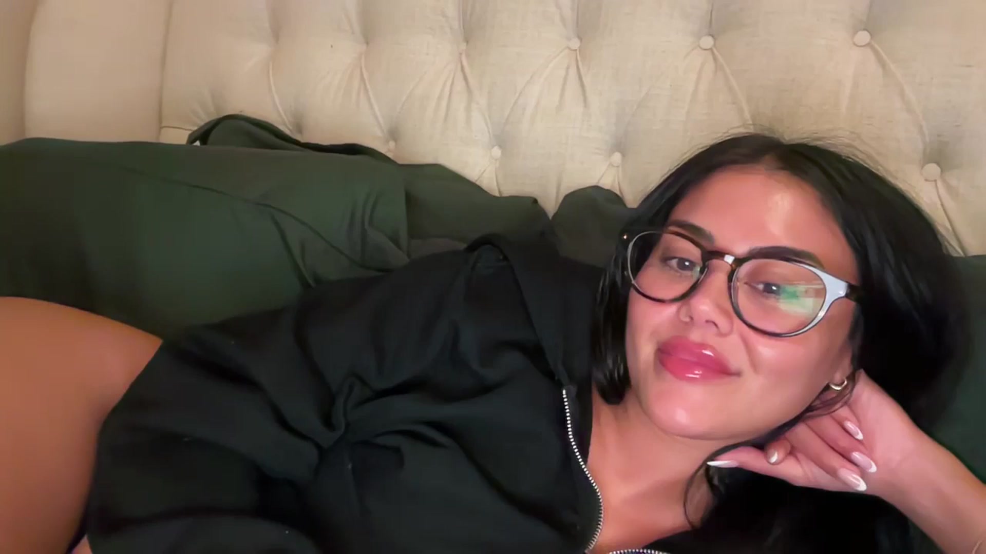 Gallery image thumbnail from Naomilynn's myfreecams stream on, 12/23/2024, 05:24 image 4 of 20