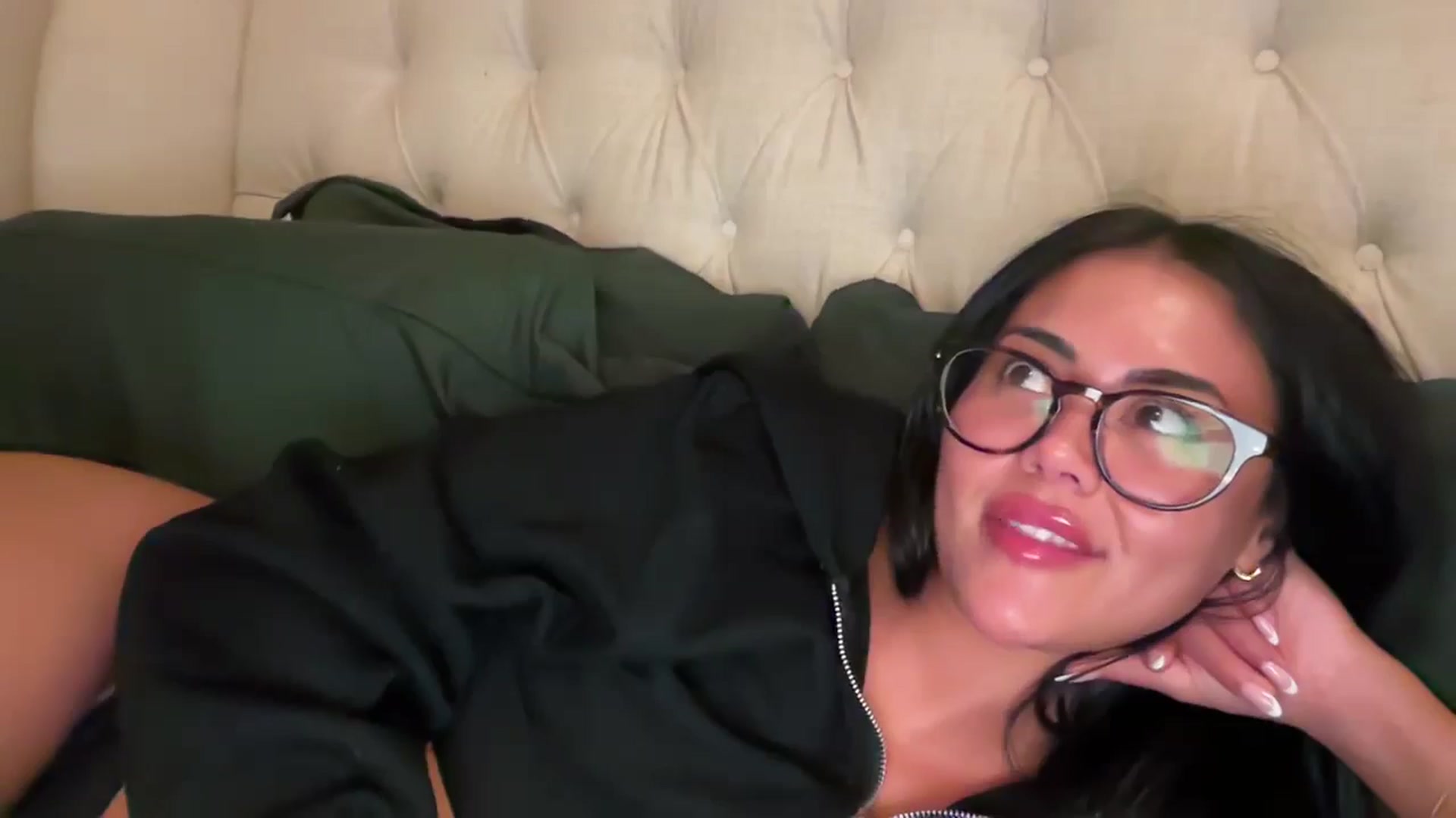 Gallery image thumbnail from Naomilynn's myfreecams stream on, 12/23/2024, 05:24 image 5 of 20