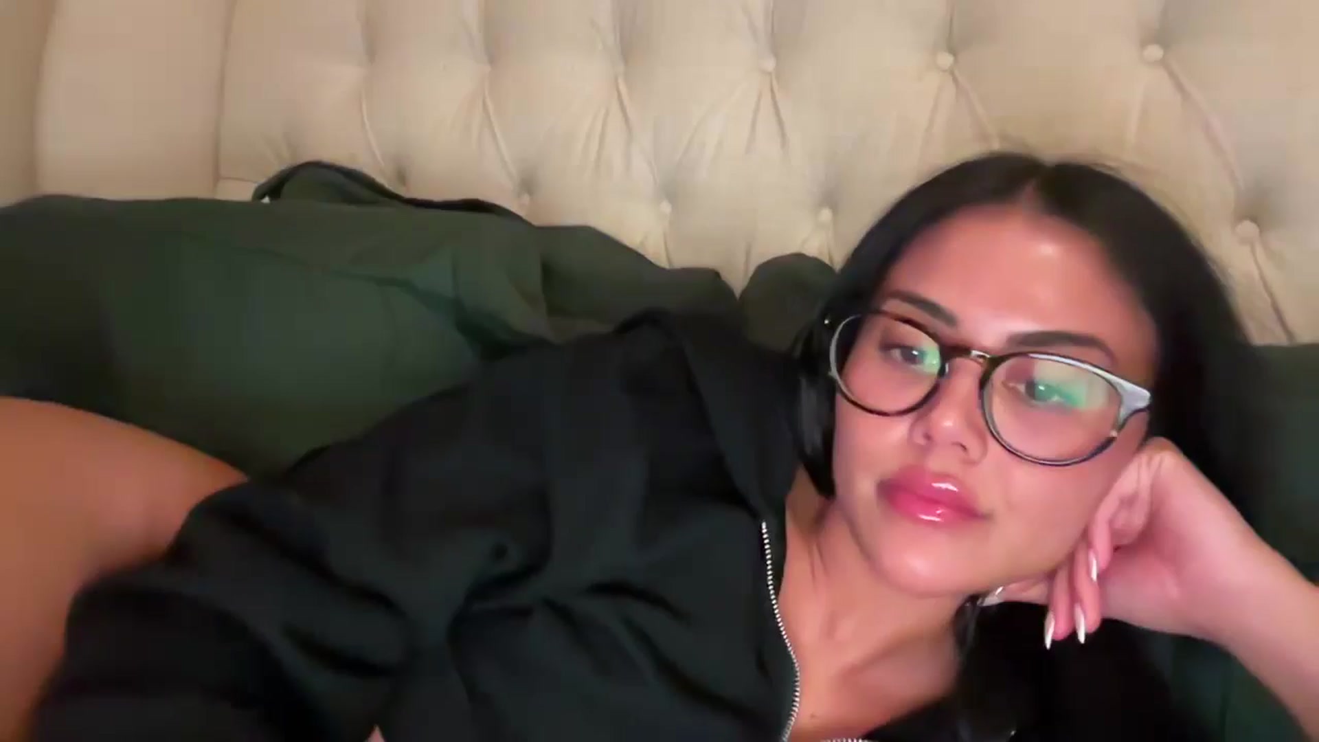 Gallery image thumbnail from Naomilynn's myfreecams stream on, 12/23/2024, 05:24 image 1 of 20