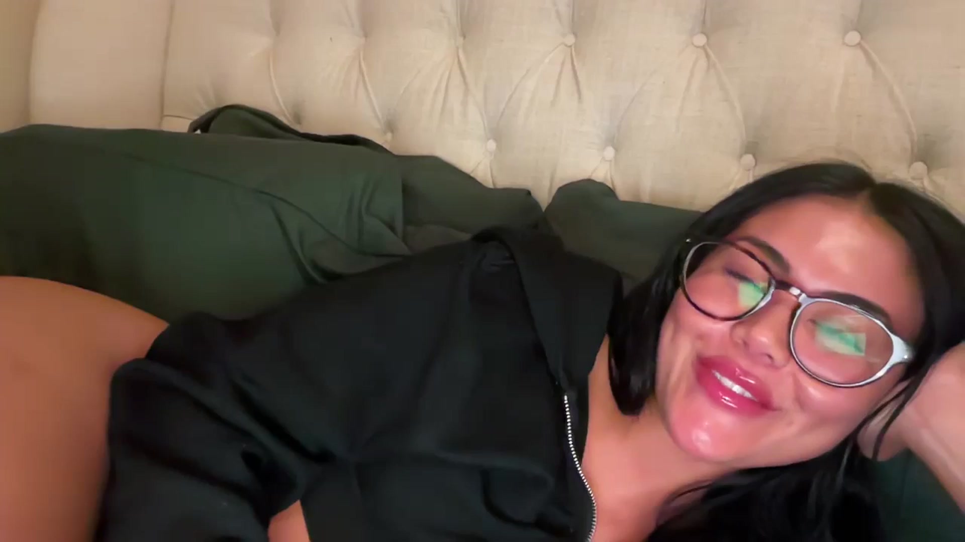 Gallery image thumbnail from Naomilynn's myfreecams stream on, 12/23/2024, 05:24 image 6 of 20