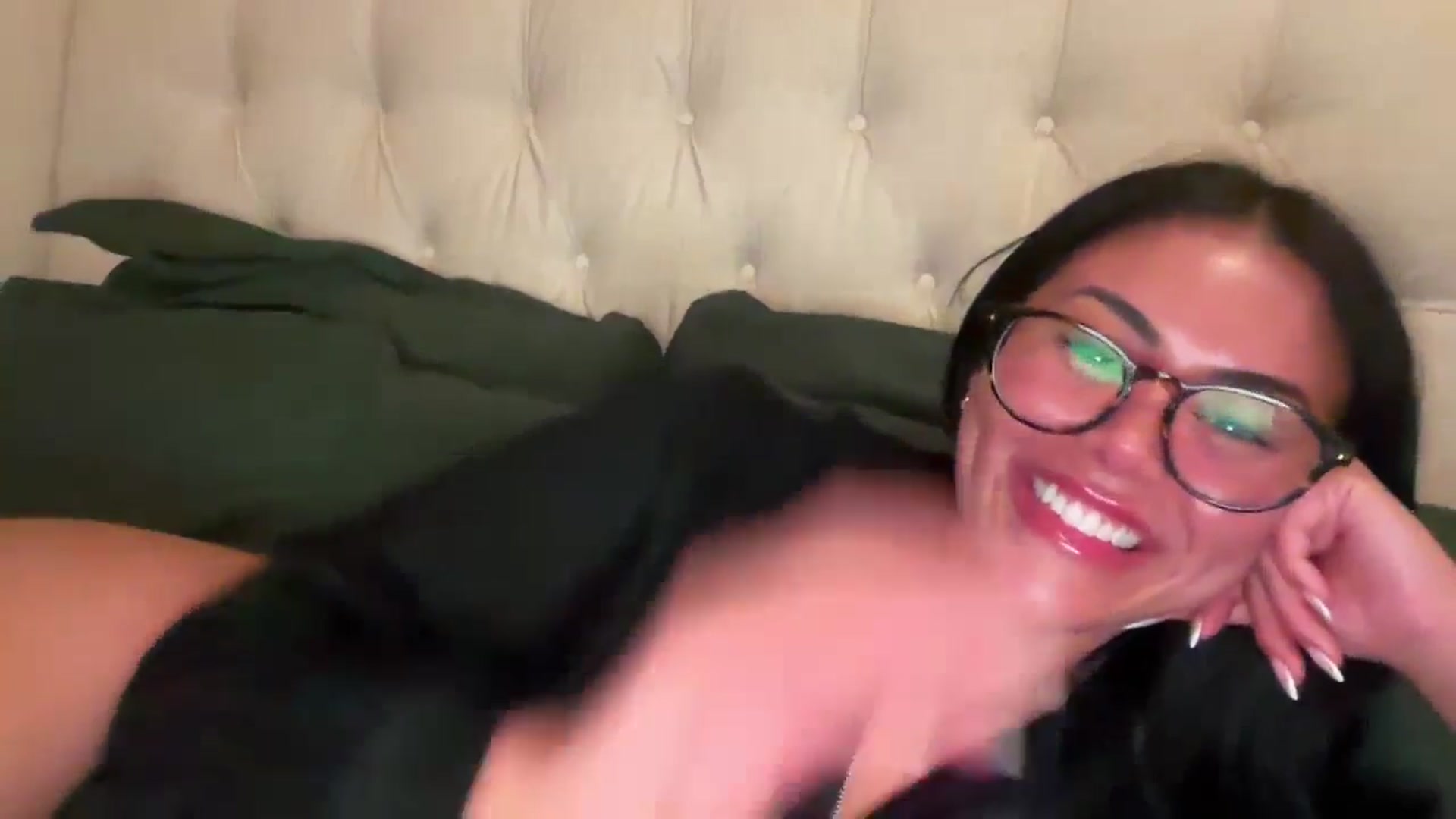 Gallery image thumbnail from Naomilynn's myfreecams stream on, 12/23/2024, 06:56 image 2 of 20
