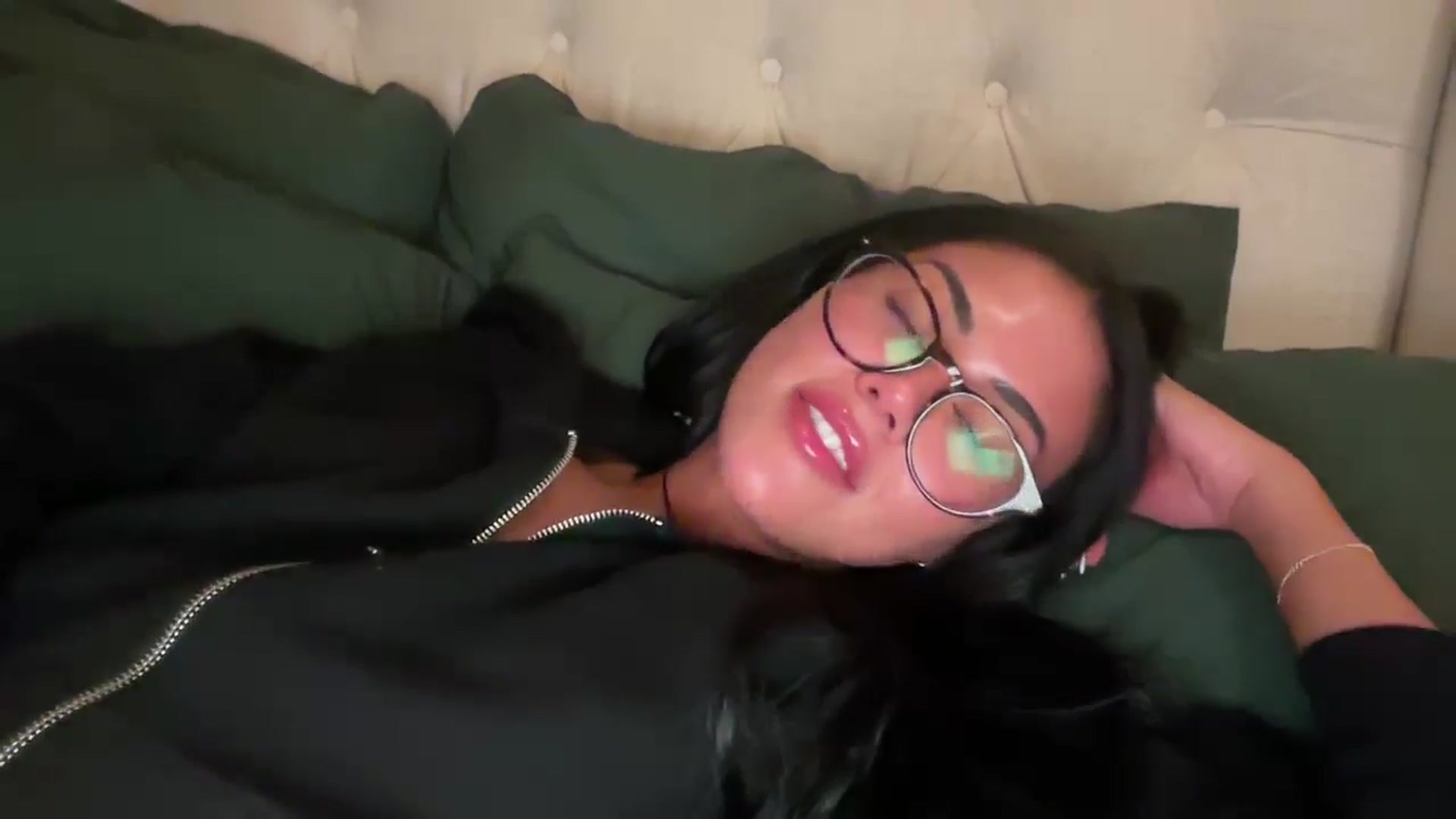 Gallery image thumbnail from Naomilynn's myfreecams stream on, 12/23/2024, 06:56 image 10 of 20
