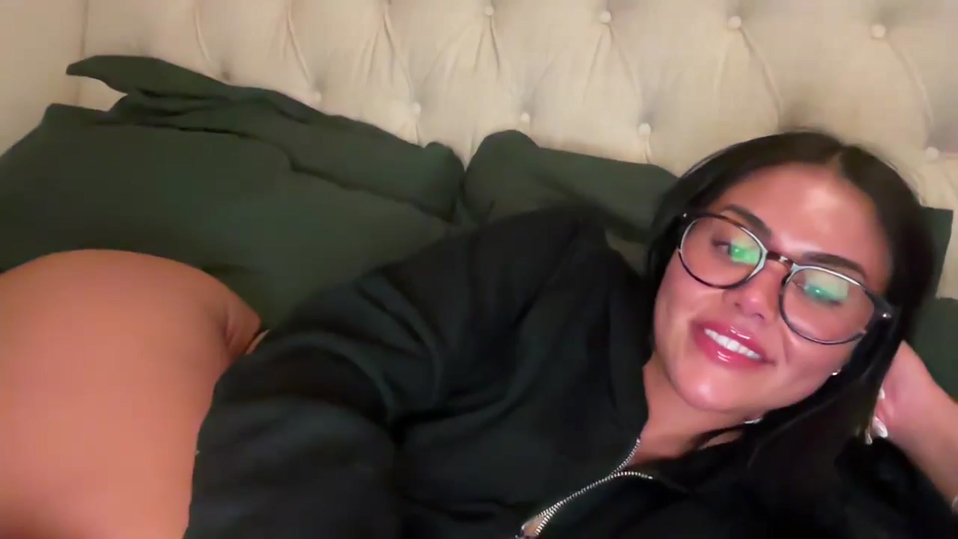 Gallery image thumbnail from Naomilynn's myfreecams stream on, 12/23/2024, 06:56 image 6 of 20