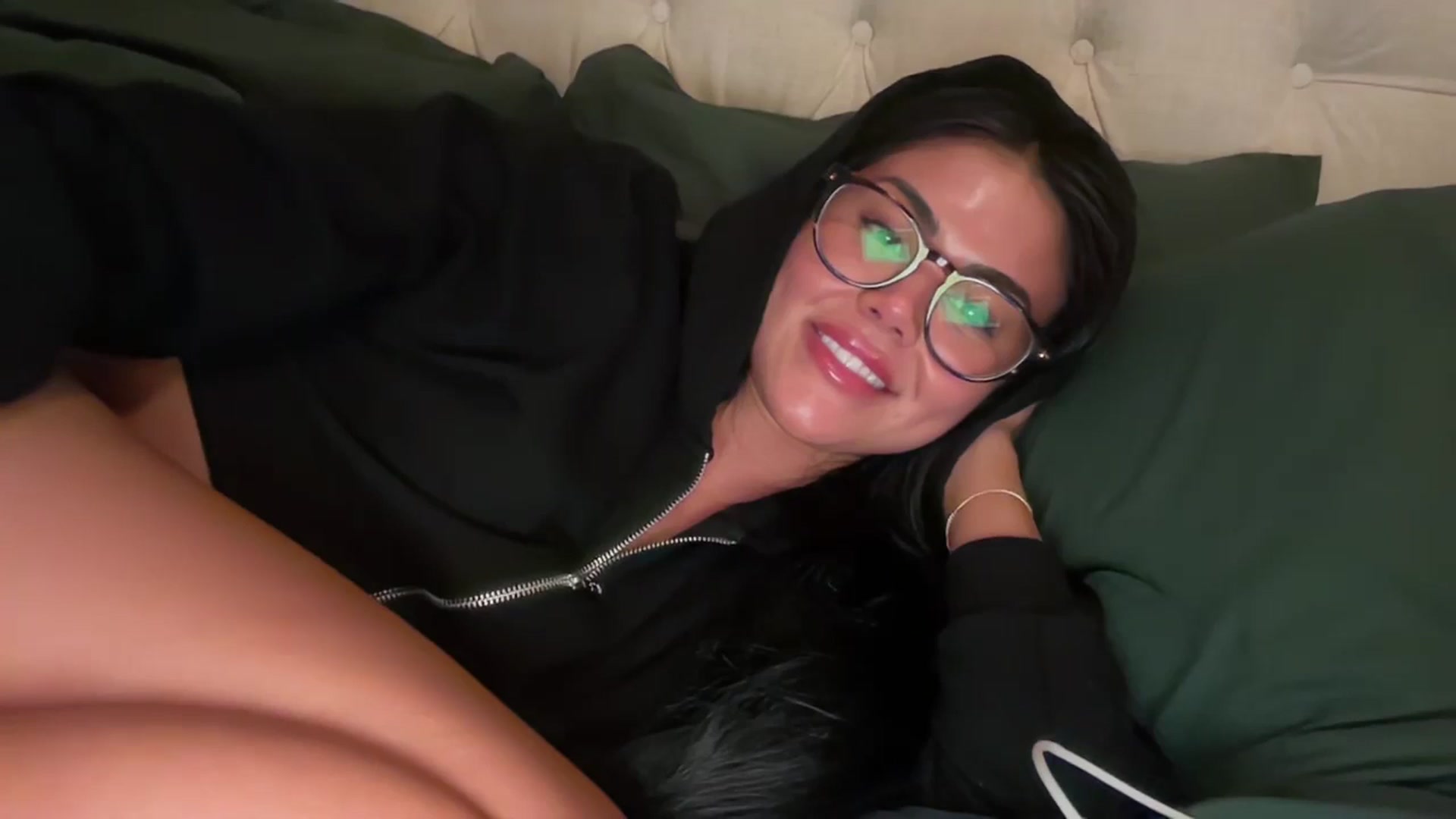 Gallery image thumbnail from Naomilynn's myfreecams stream on, 12/23/2024, 06:56 image 19 of 20