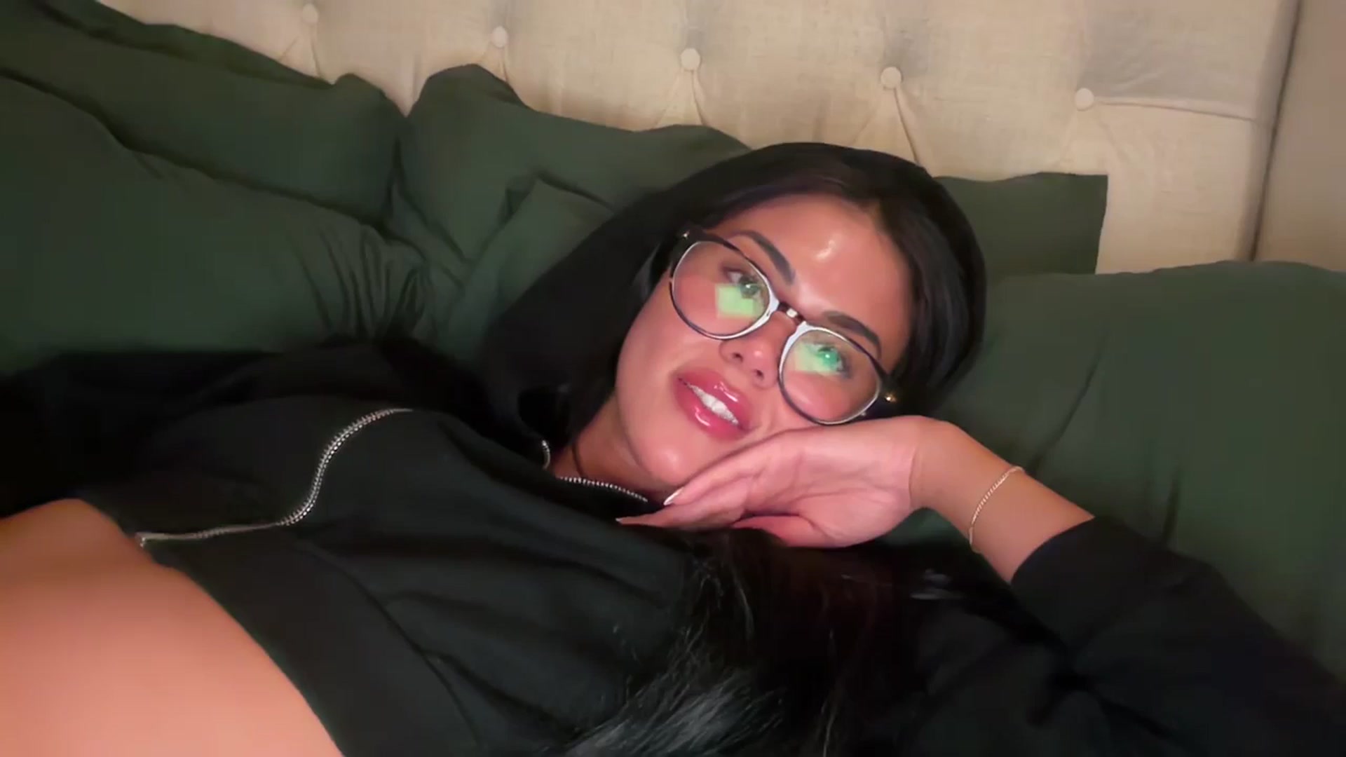 Gallery image thumbnail from Naomilynn's myfreecams stream on, 12/23/2024, 06:56 image 13 of 20