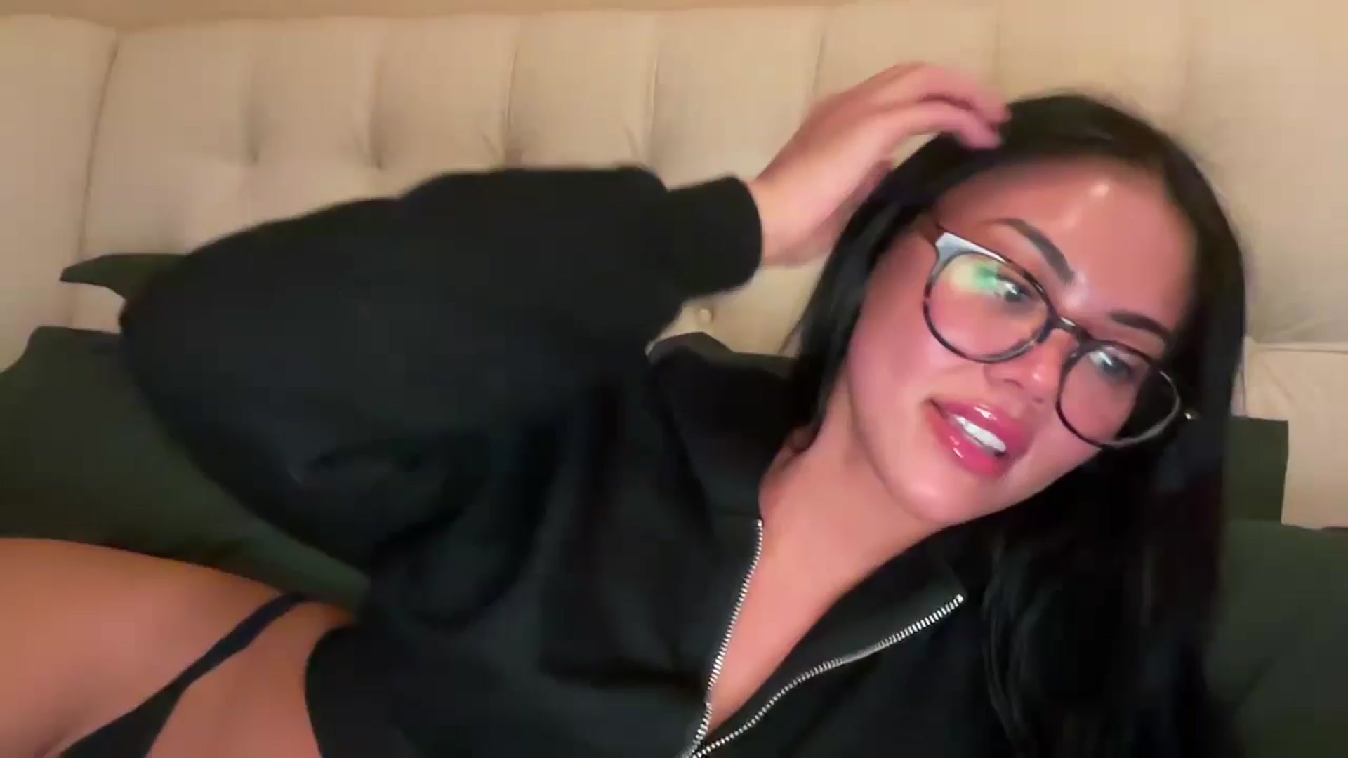 Gallery image thumbnail from Naomilynn's myfreecams stream on, 12/23/2024, 06:56 image 1 of 20
