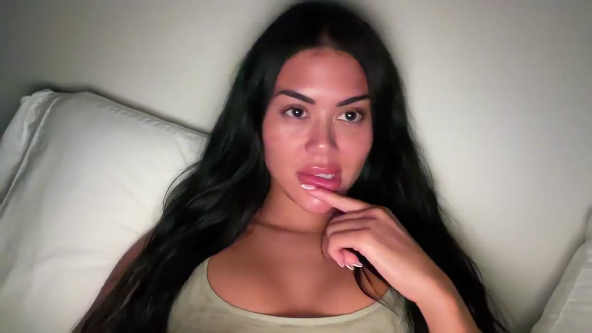 Gallery image thumbnail from Naomilynn's myfreecams stream on, 12/28/2024, 07:37 image 5 of 20