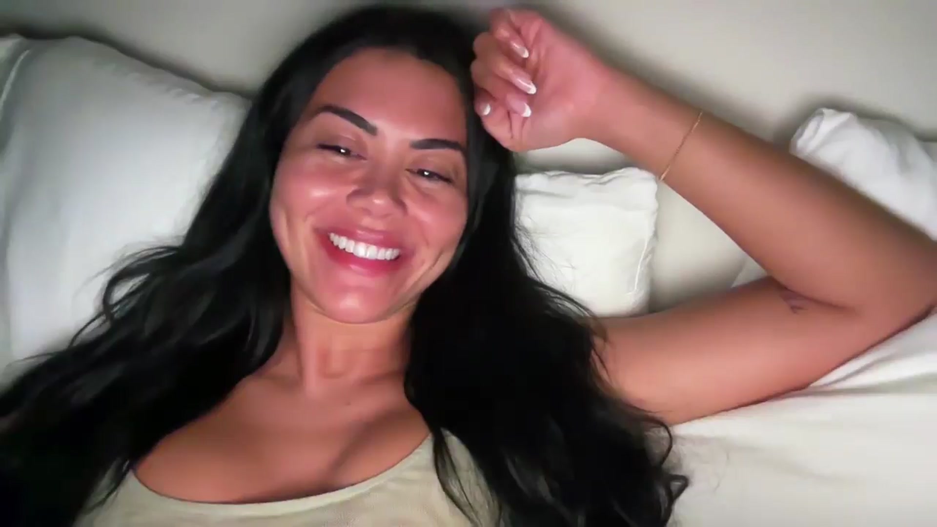 Gallery image thumbnail from Naomilynn's myfreecams stream on, 12/28/2024, 07:37 image 10 of 20