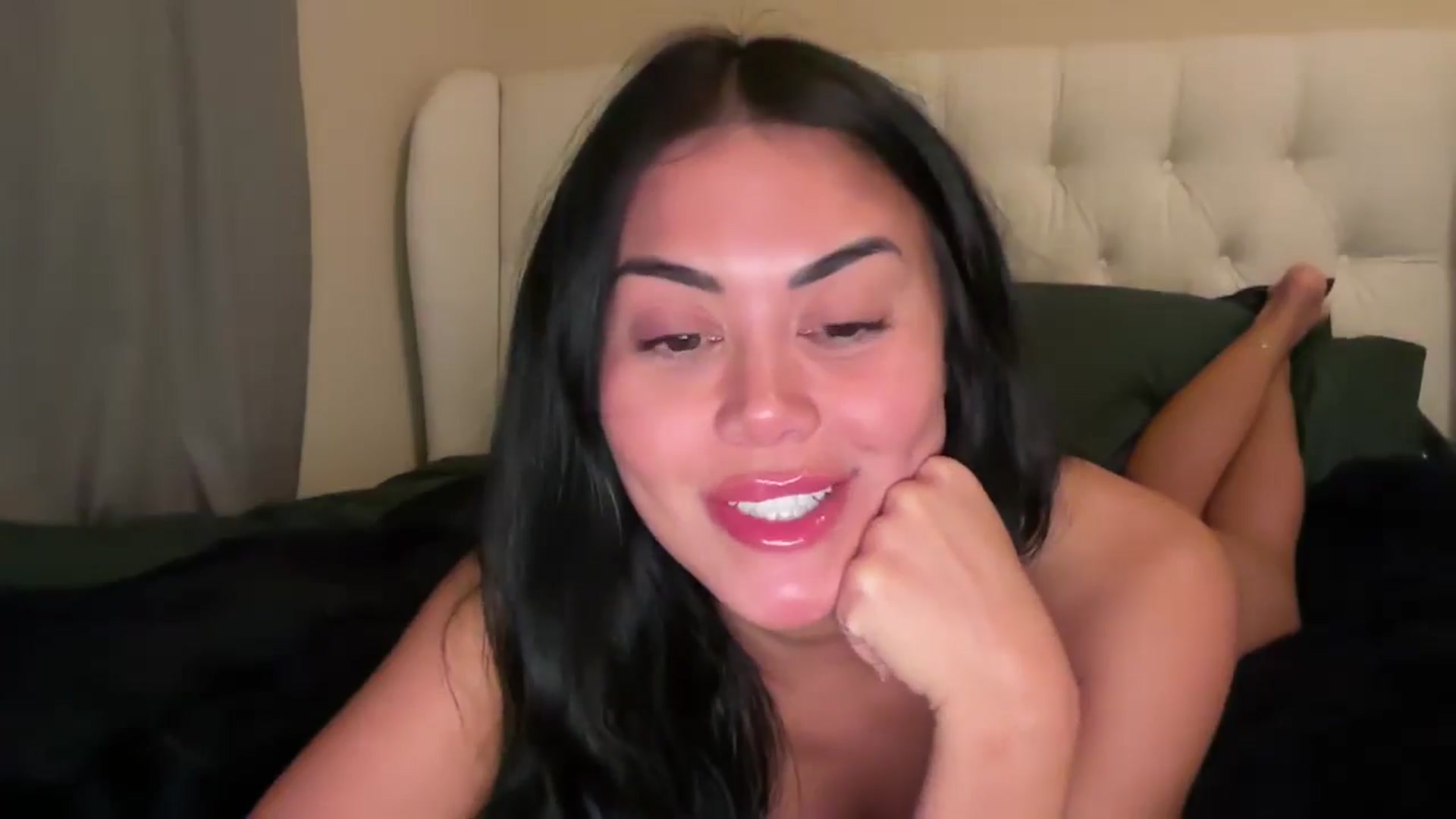 Gallery image thumbnail from Naomilynn's myfreecams stream on, 01/03/2025, 06:24 image 3 of 20