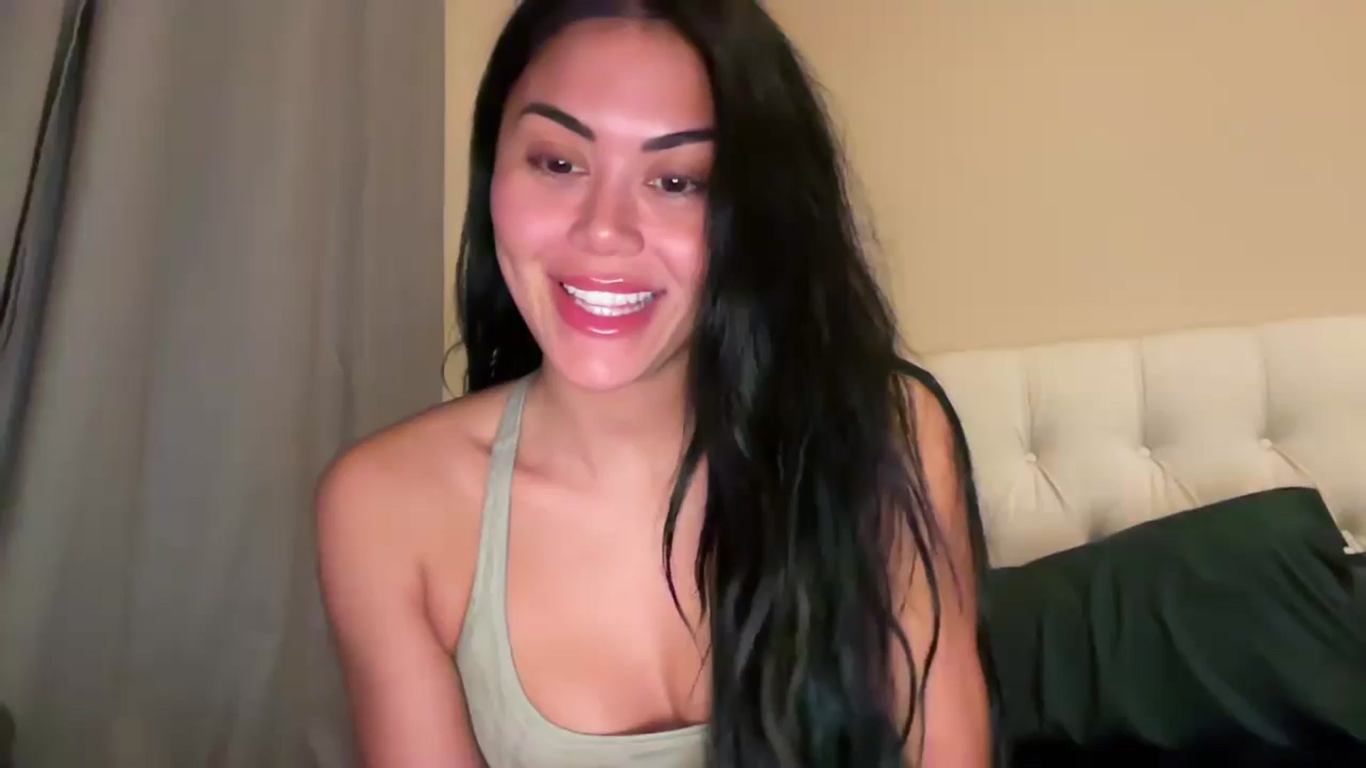 Gallery image thumbnail from Naomilynn's myfreecams stream on, 01/03/2025, 06:24 image 13 of 20