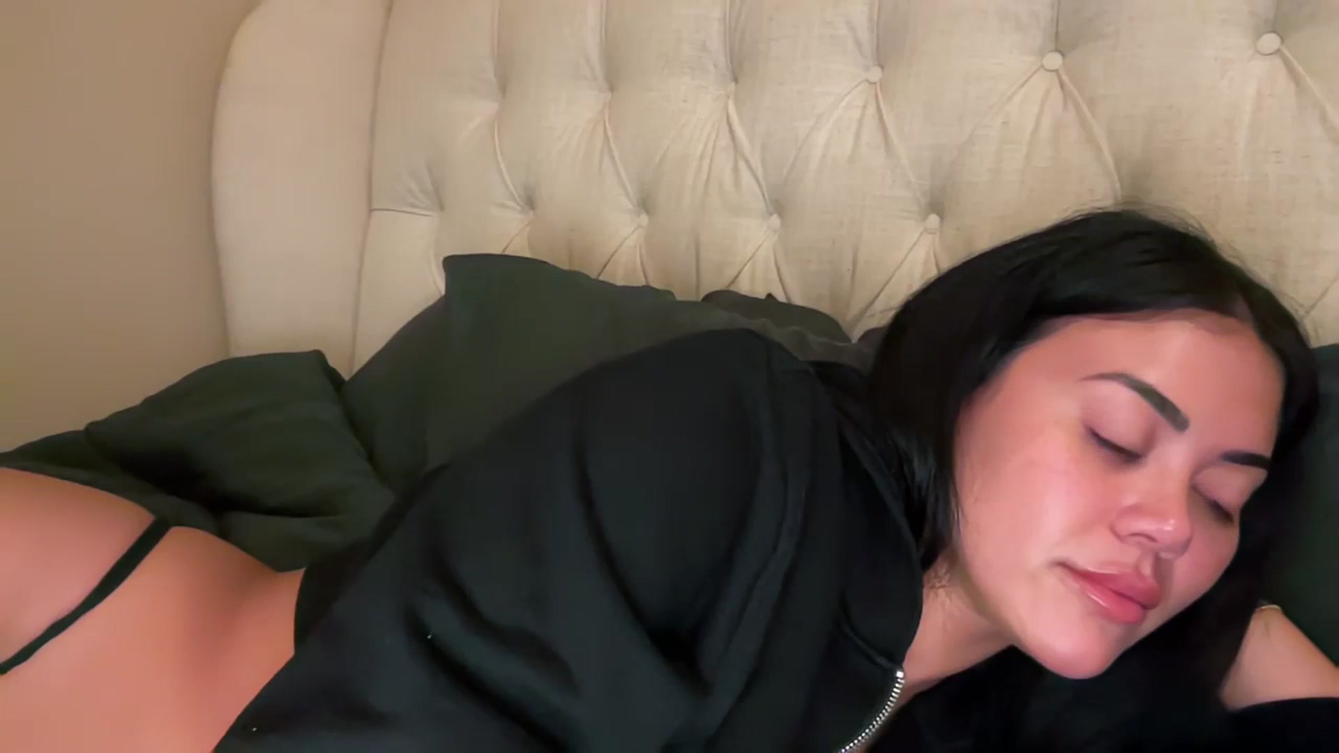 Gallery image thumbnail from Naomilynn's myfreecams stream on, 01/05/2025, 06:16 image 18 of 20