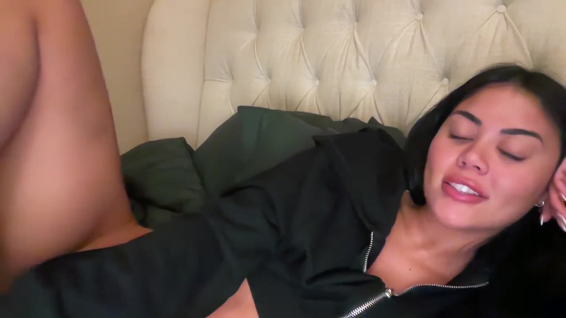 Gallery image thumbnail from Naomilynn's myfreecams stream on, 01/05/2025, 06:16 image 5 of 20