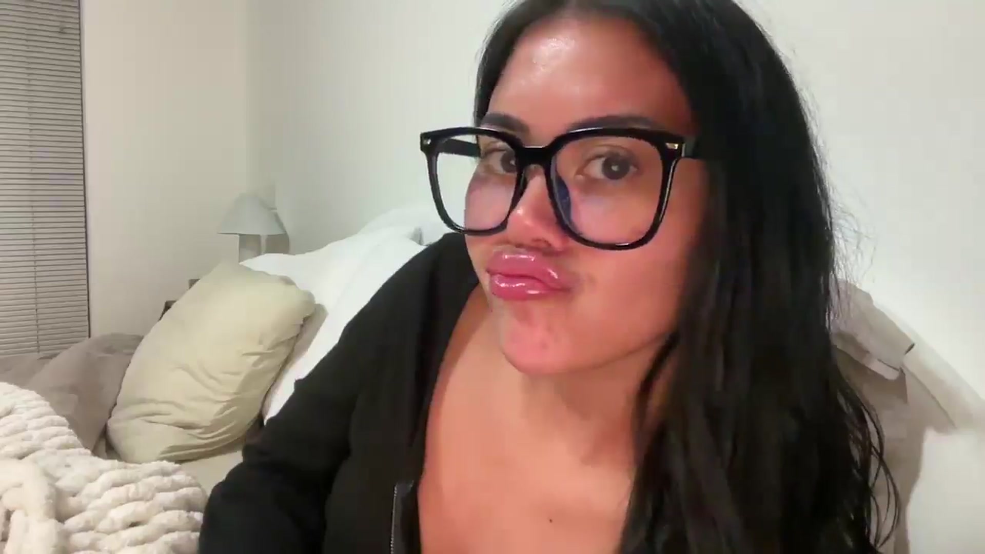 Gallery image thumbnail from Naomilynn's myfreecams stream on, 01/06/2025, 05:36 image 3 of 20