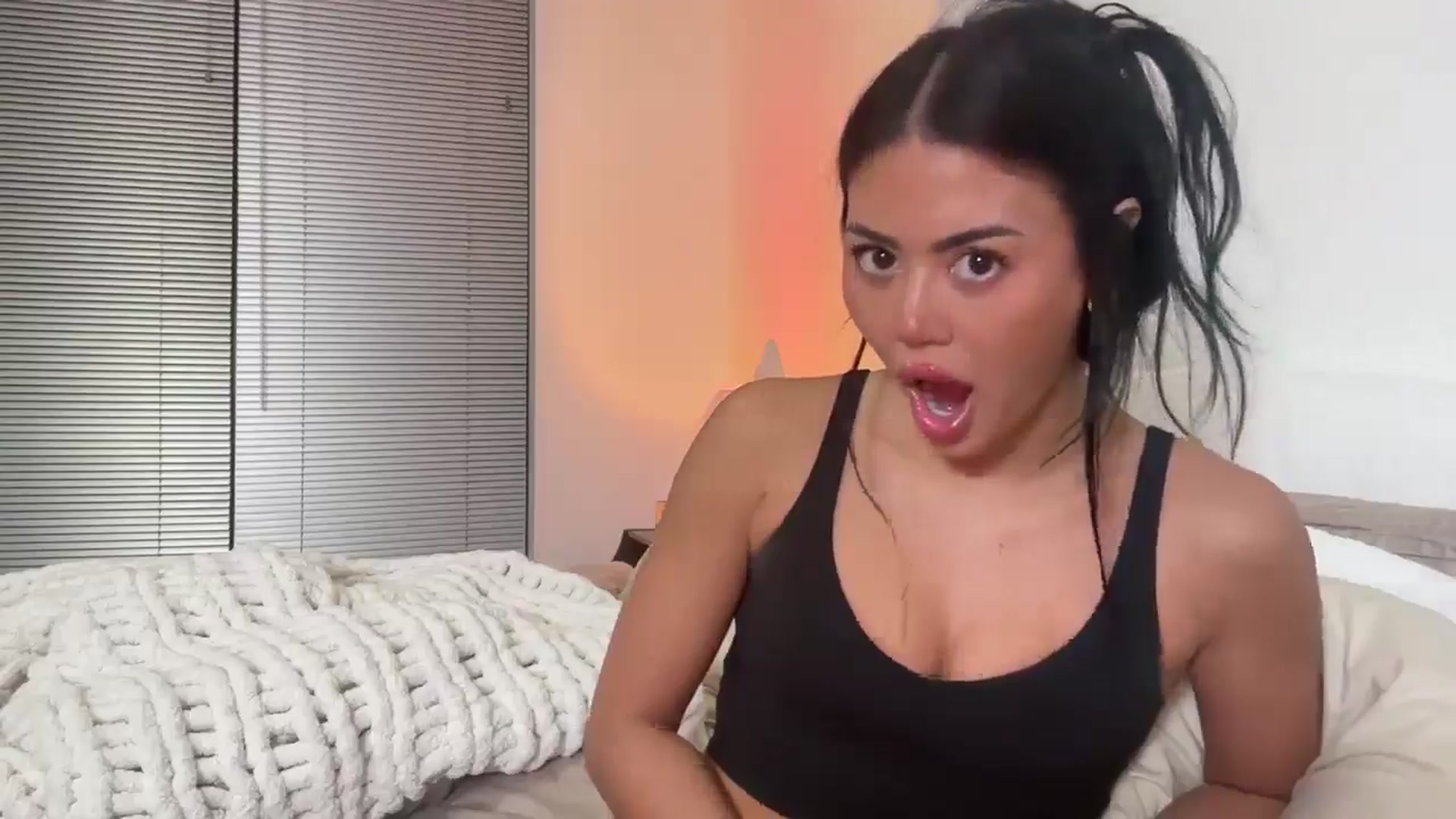 Gallery image thumbnail from Naomilynn's myfreecams stream on, 01/10/2025, 04:03 image 5 of 20