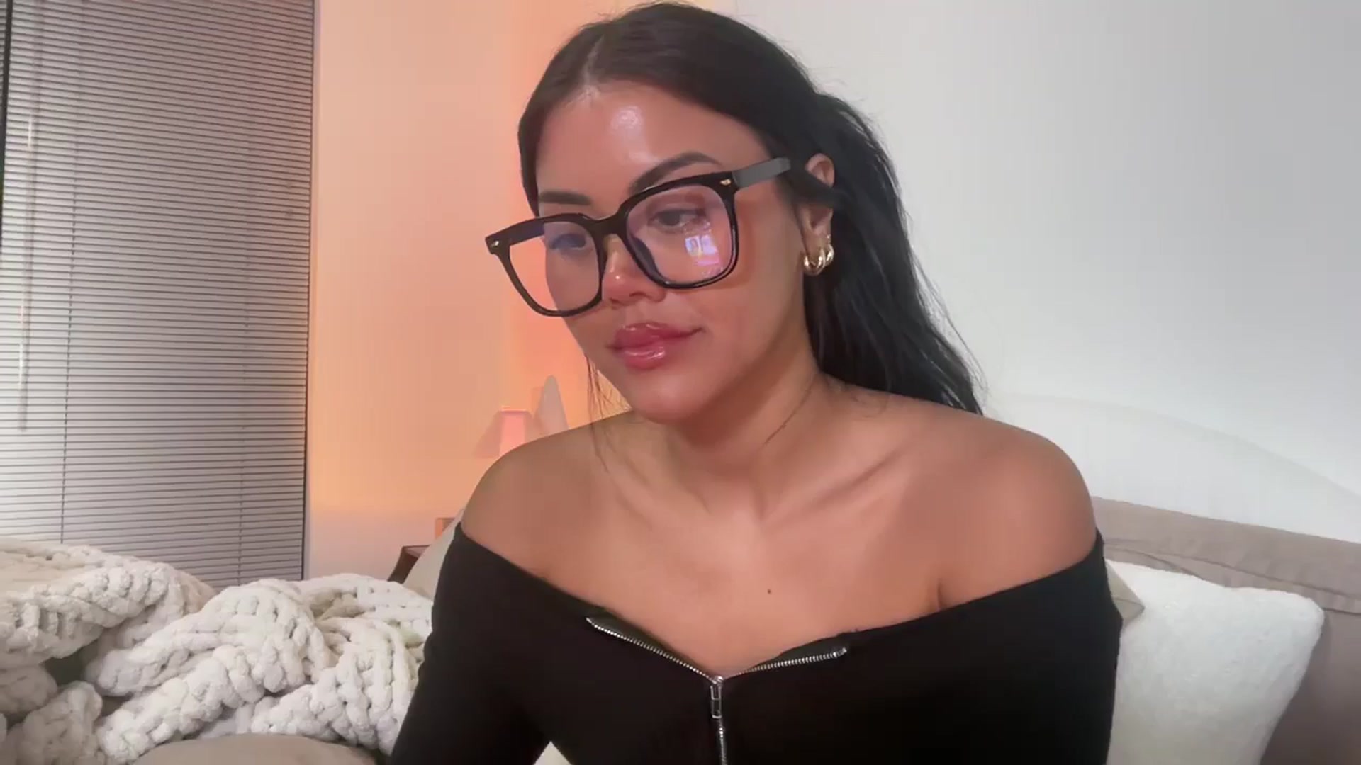 Gallery image thumbnail from Naomilynn's myfreecams stream on, 01/13/2025, 04:10 image 12 of 20