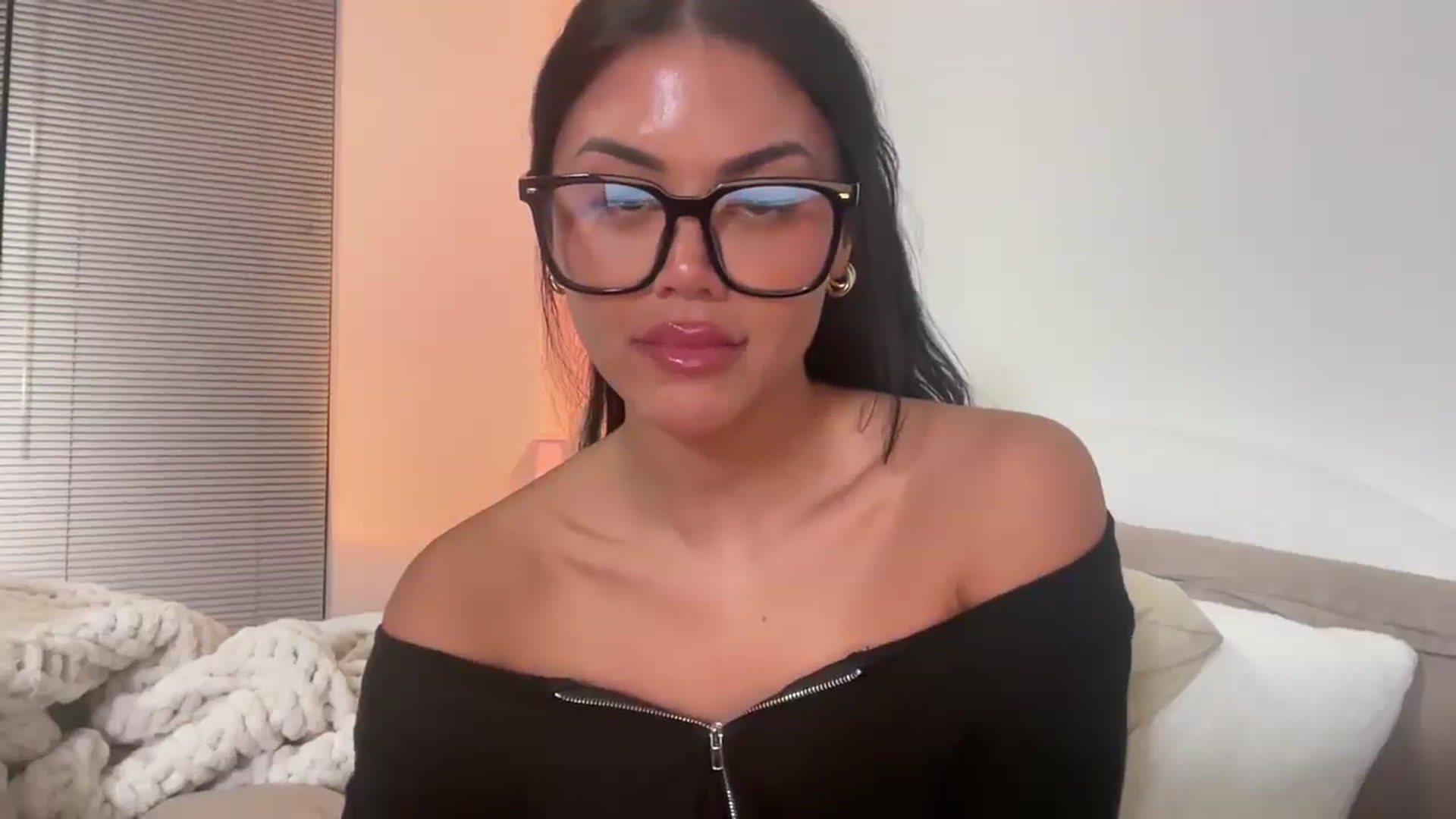 Gallery image thumbnail from Naomilynn's myfreecams stream on, 01/13/2025, 04:10 image 10 of 20