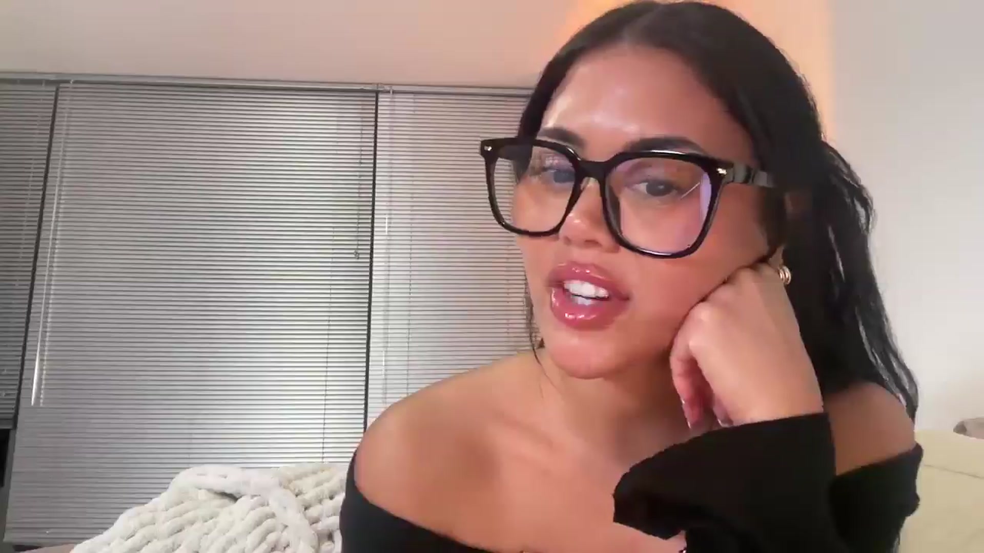 Gallery image thumbnail from Naomilynn's myfreecams stream on, 01/13/2025, 05:30 image 13 of 20