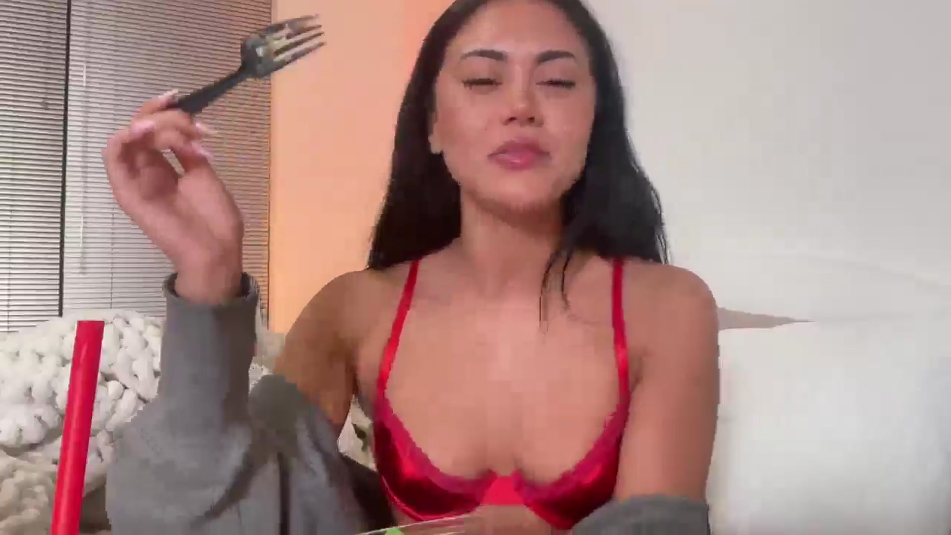 Gallery image thumbnail from Naomilynn's myfreecams stream on, 01/15/2025, 06:41 image 11 of 20