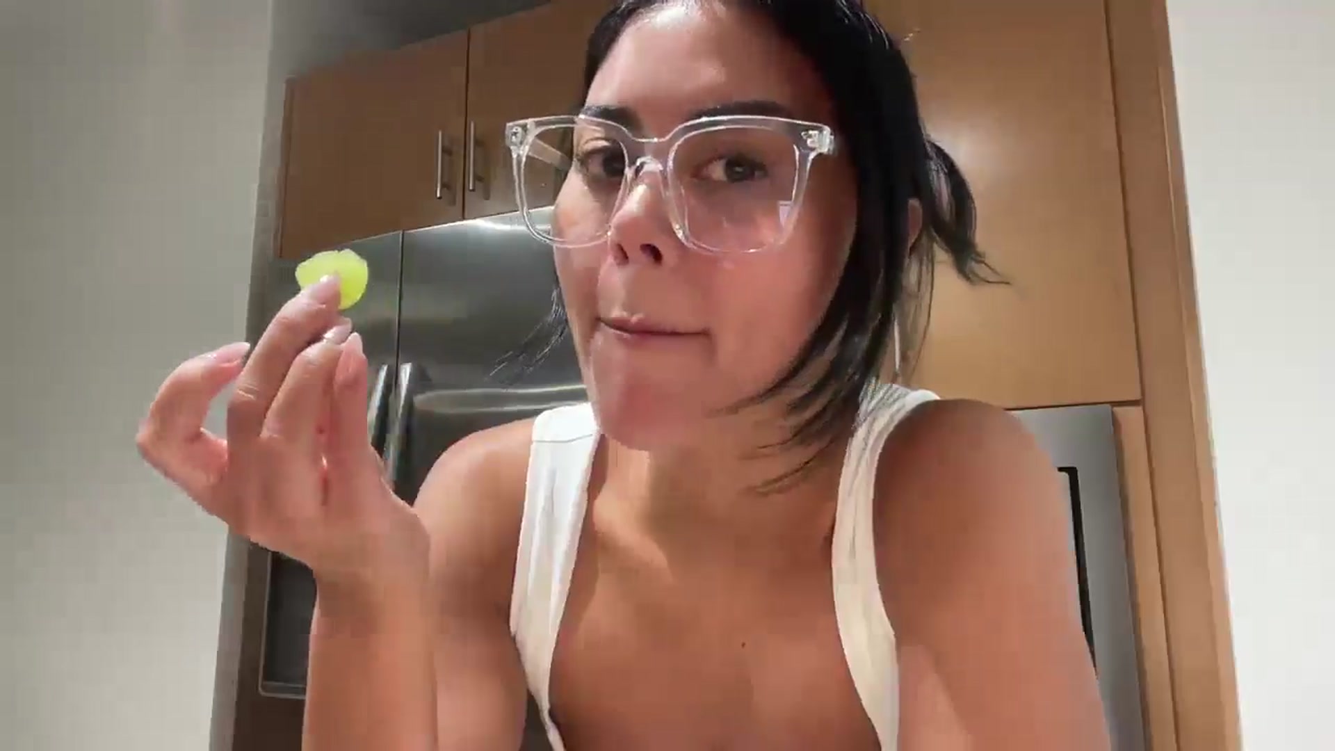 Gallery image thumbnail from Naomilynn's myfreecams stream on, 01/17/2025, 02:30 image 16 of 20