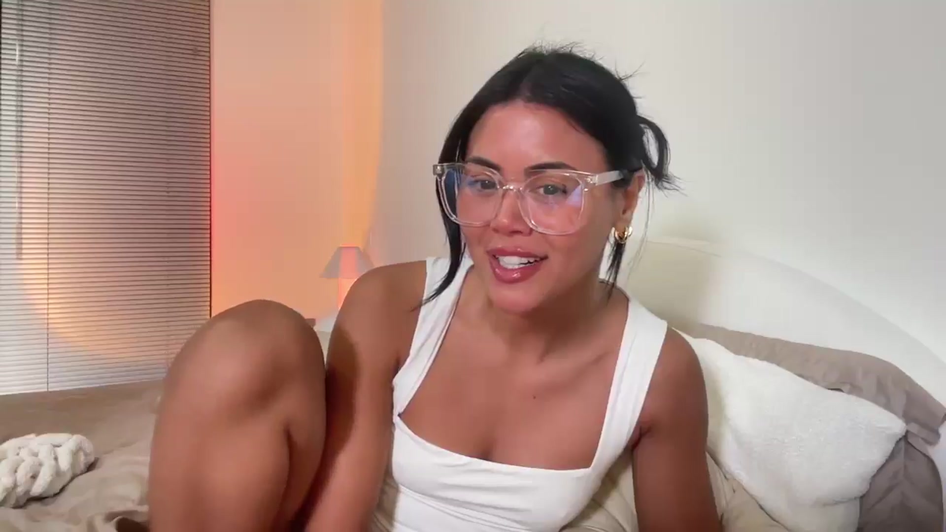 Gallery image thumbnail from Naomilynn's myfreecams stream on, 01/17/2025, 03:07 image 5 of 20