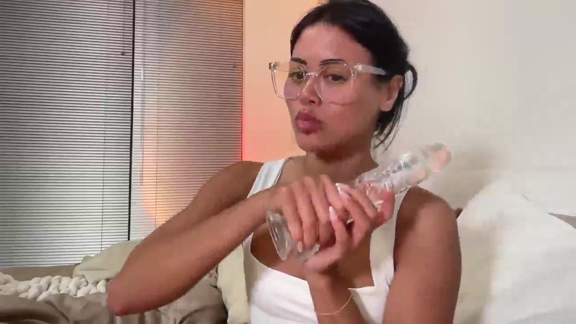 Gallery image thumbnail from Naomilynn's myfreecams stream on, 01/17/2025, 06:16 image 12 of 20