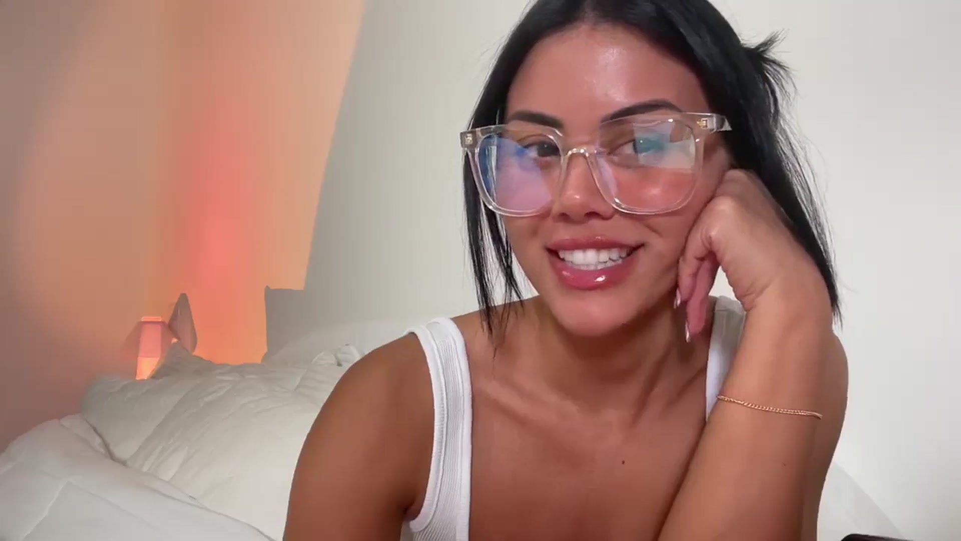 Gallery image thumbnail from Naomilynn's myfreecams stream on, 01/18/2025, 03:32 image 16 of 20