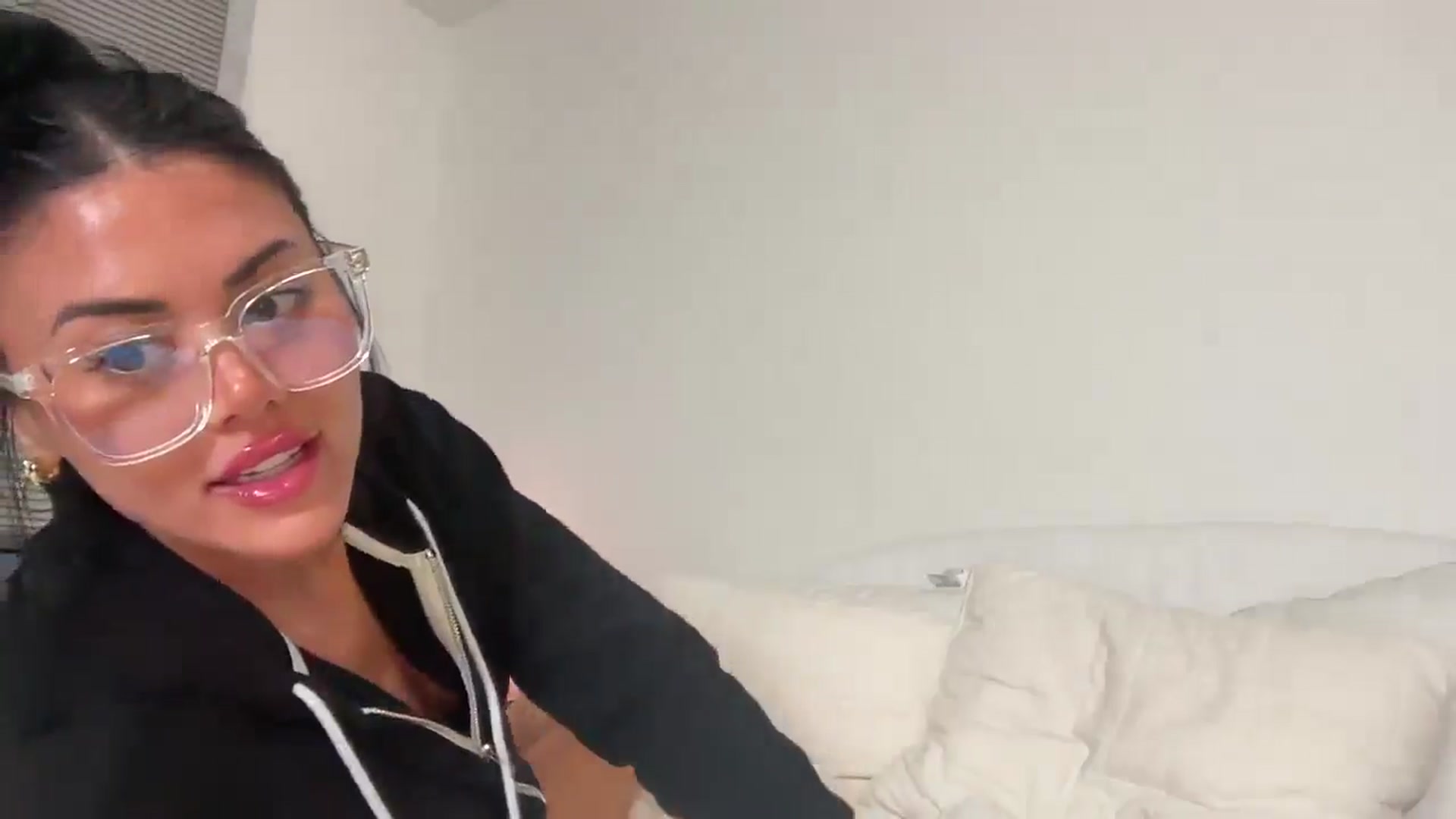 Gallery image thumbnail from Naomilynn's myfreecams stream on, 01/20/2025, 04:02 image 14 of 20