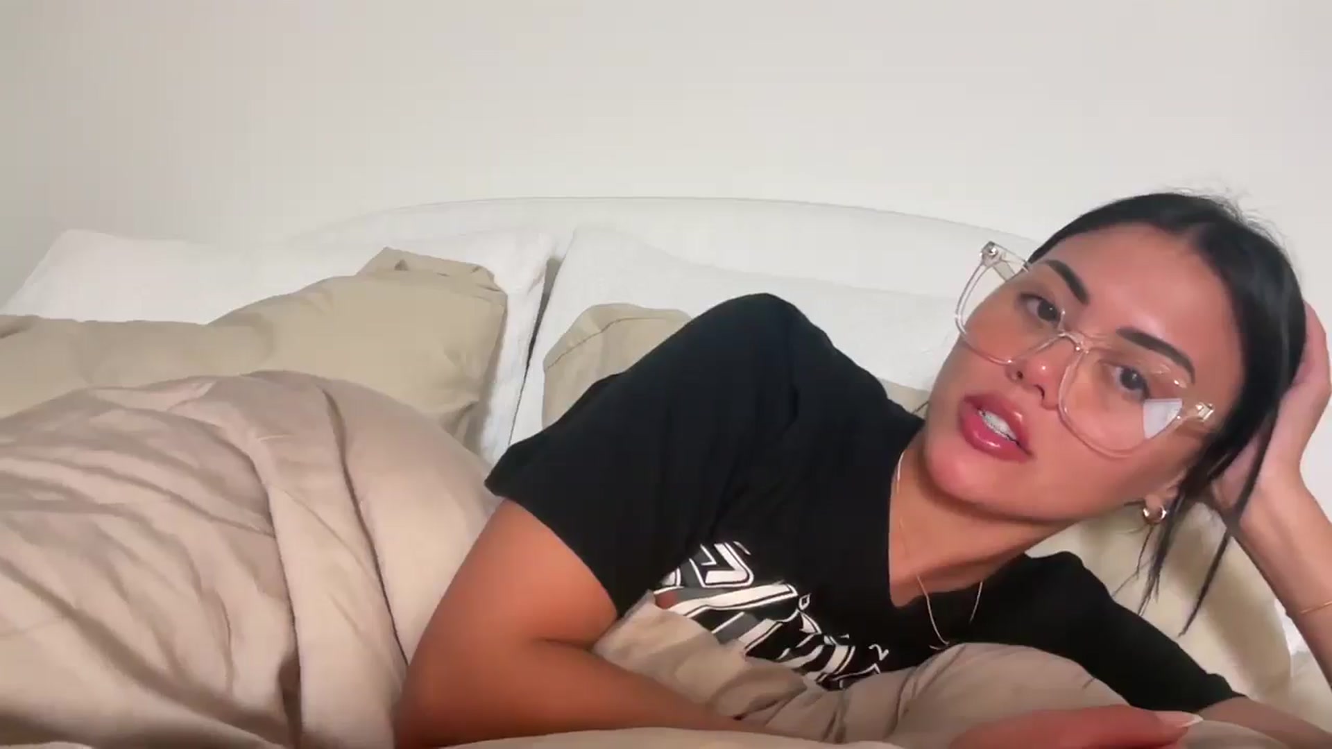 Gallery image thumbnail from Naomilynn's myfreecams stream on, 01/28/2025, 05:34 image 4 of 20