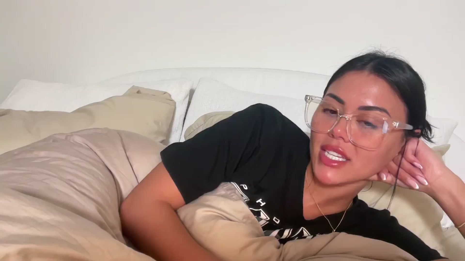 Gallery image thumbnail from Naomilynn's myfreecams stream on, 01/28/2025, 05:34 image 6 of 20