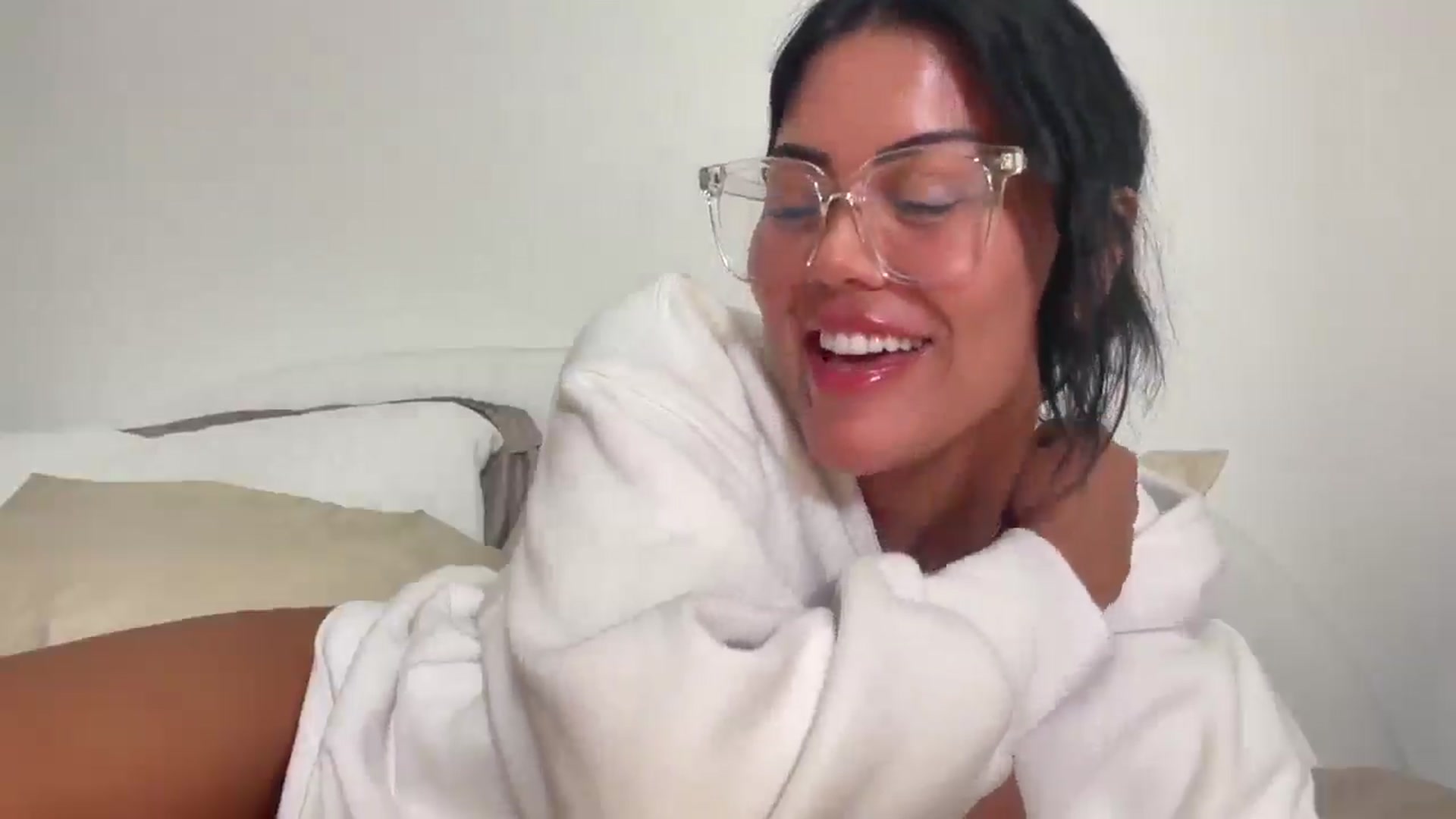 Gallery image thumbnail from Naomilynn's myfreecams stream on, 01/30/2025, 05:32 image 16 of 20