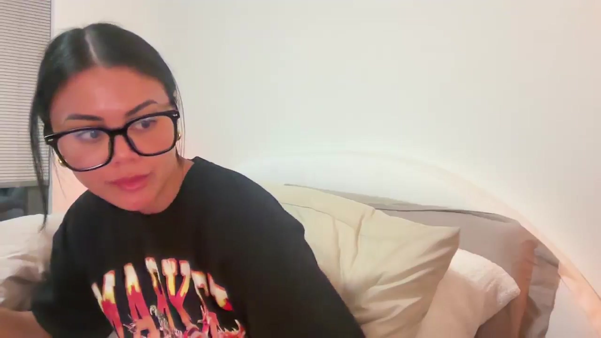 Gallery image thumbnail from Naomilynn's myfreecams stream on, 02/08/2025, 06:59 image 3 of 20
