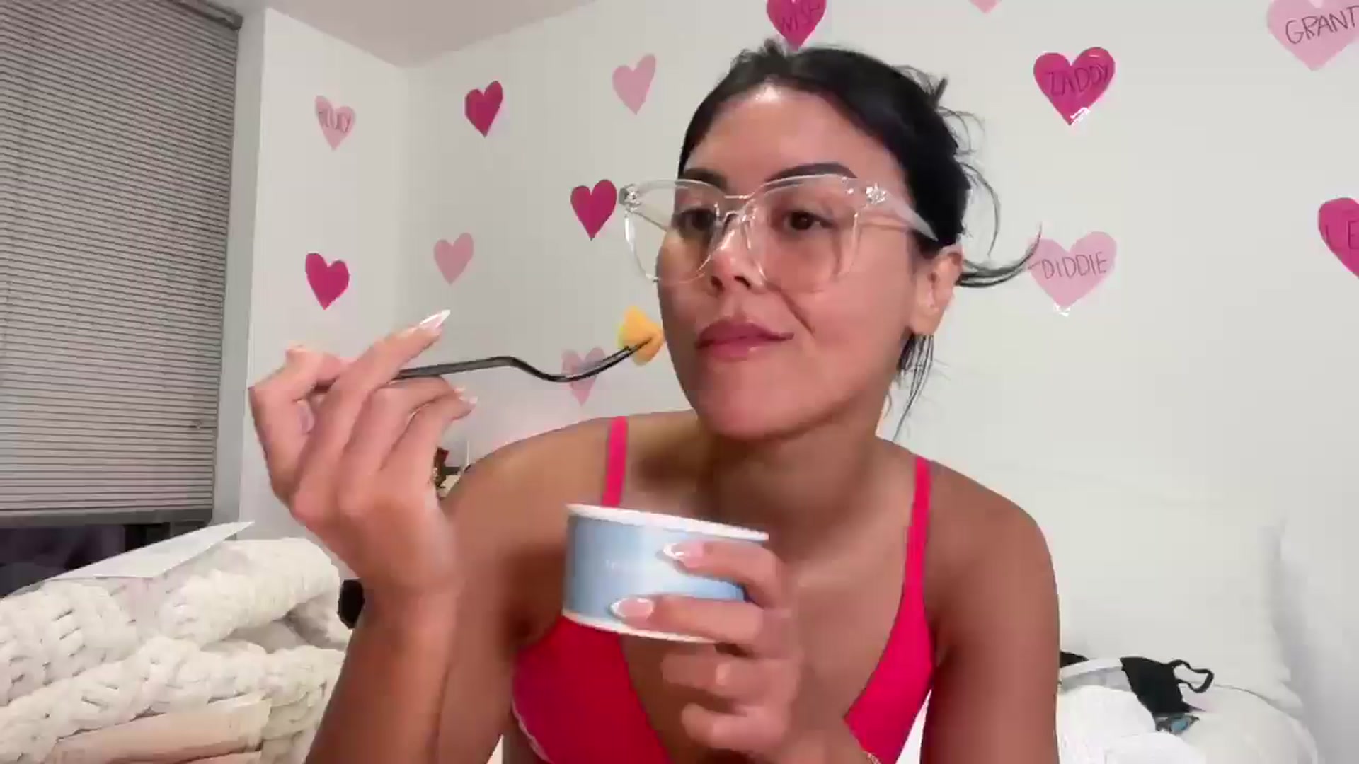 Gallery image thumbnail from Naomilynn's myfreecams stream on, 02/16/2025, 03:54 image 1 of 20