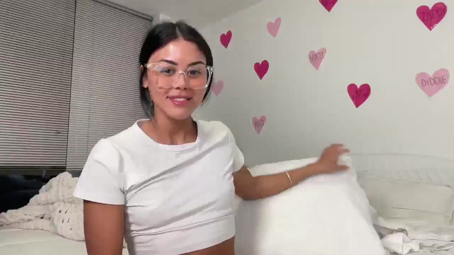 Gallery image thumbnail from Naomilynn's myfreecams stream on, 02/17/2025, 03:27 image 16 of 20