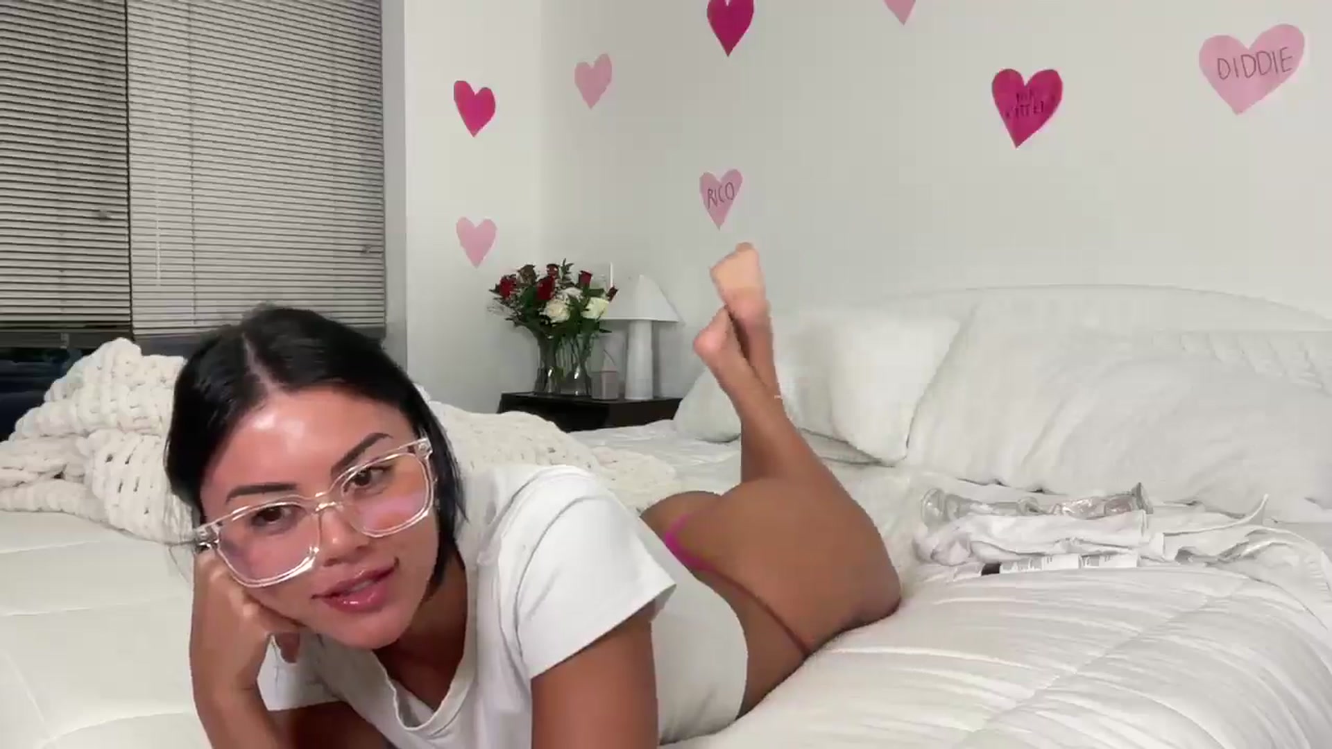 Gallery image thumbnail from Naomilynn's myfreecams stream on, 02/17/2025, 03:27 image 7 of 20