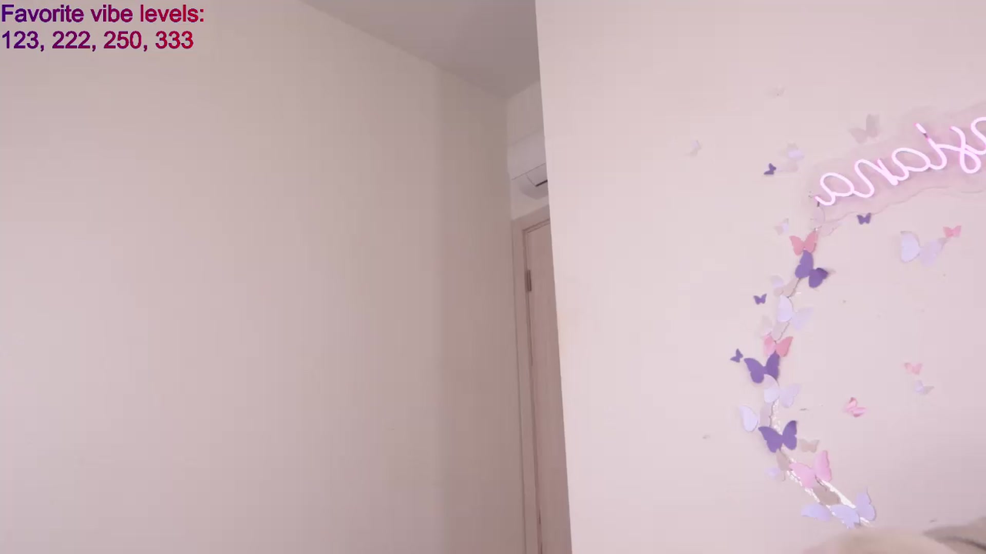 Gallery image thumbnail from Nariseoul's myfreecams stream on, 12/22/2023, 13:23 image 11 of 20