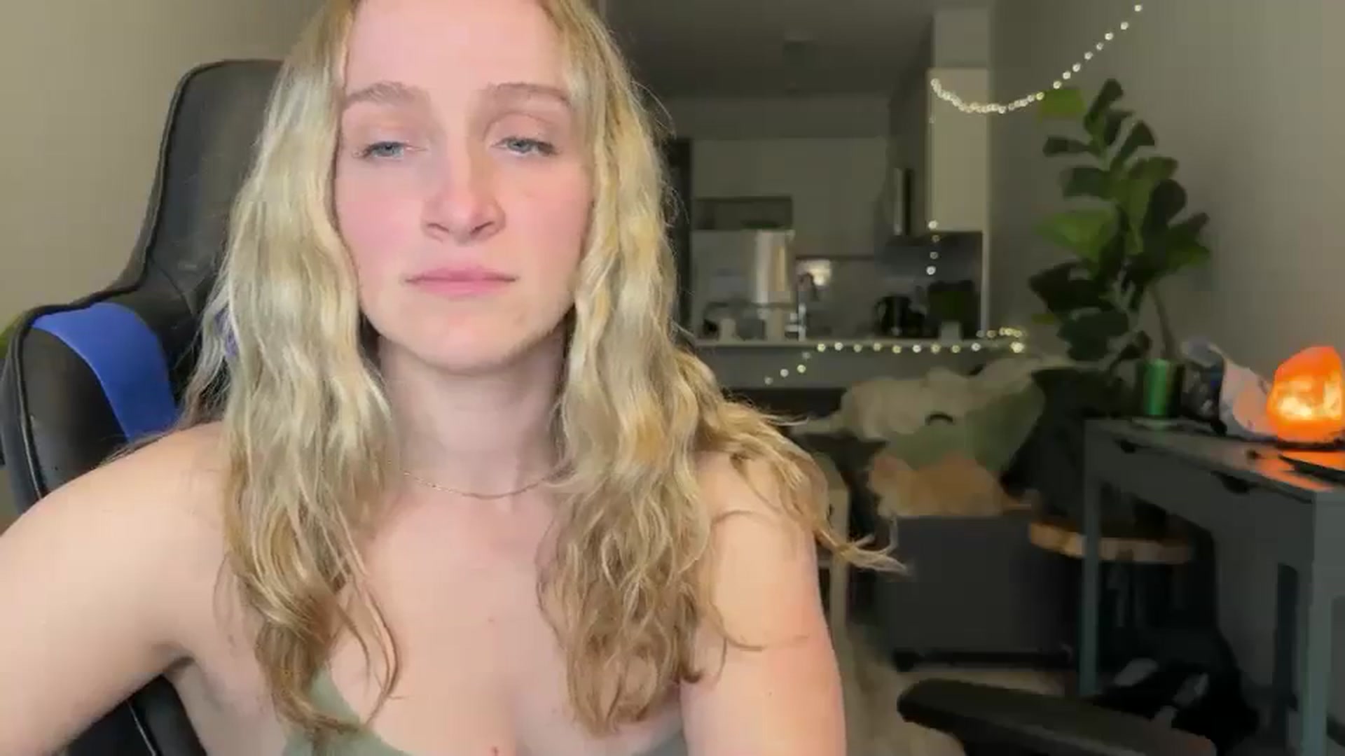 Gallery image thumbnail from NatGPT's myfreecams stream on, 03/05/2024, 01:02 image 18 of 20