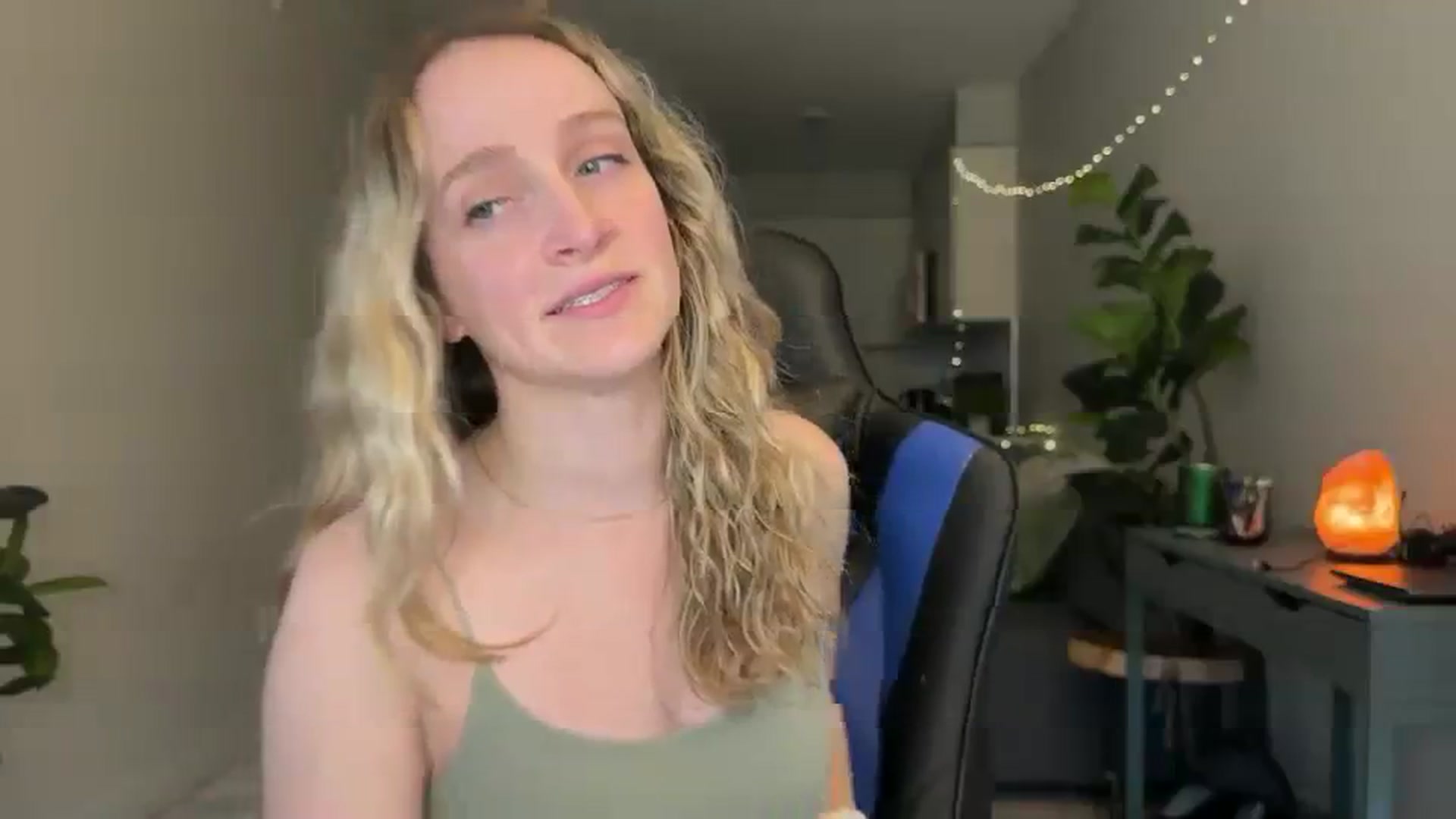 Gallery image thumbnail from NatGPT's myfreecams stream on, 03/05/2024, 01:02 image 3 of 20