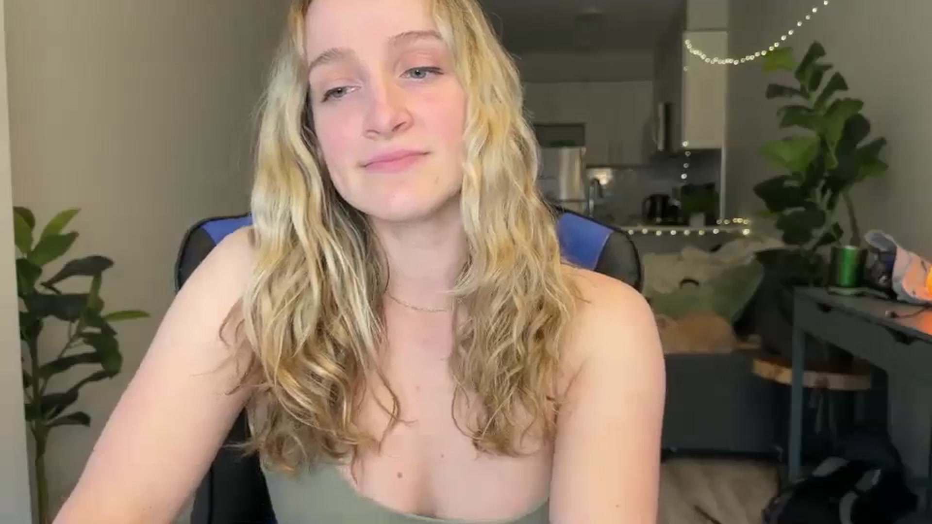 Gallery image thumbnail from NatGPT's myfreecams stream on, 03/05/2024, 01:02 image 9 of 20