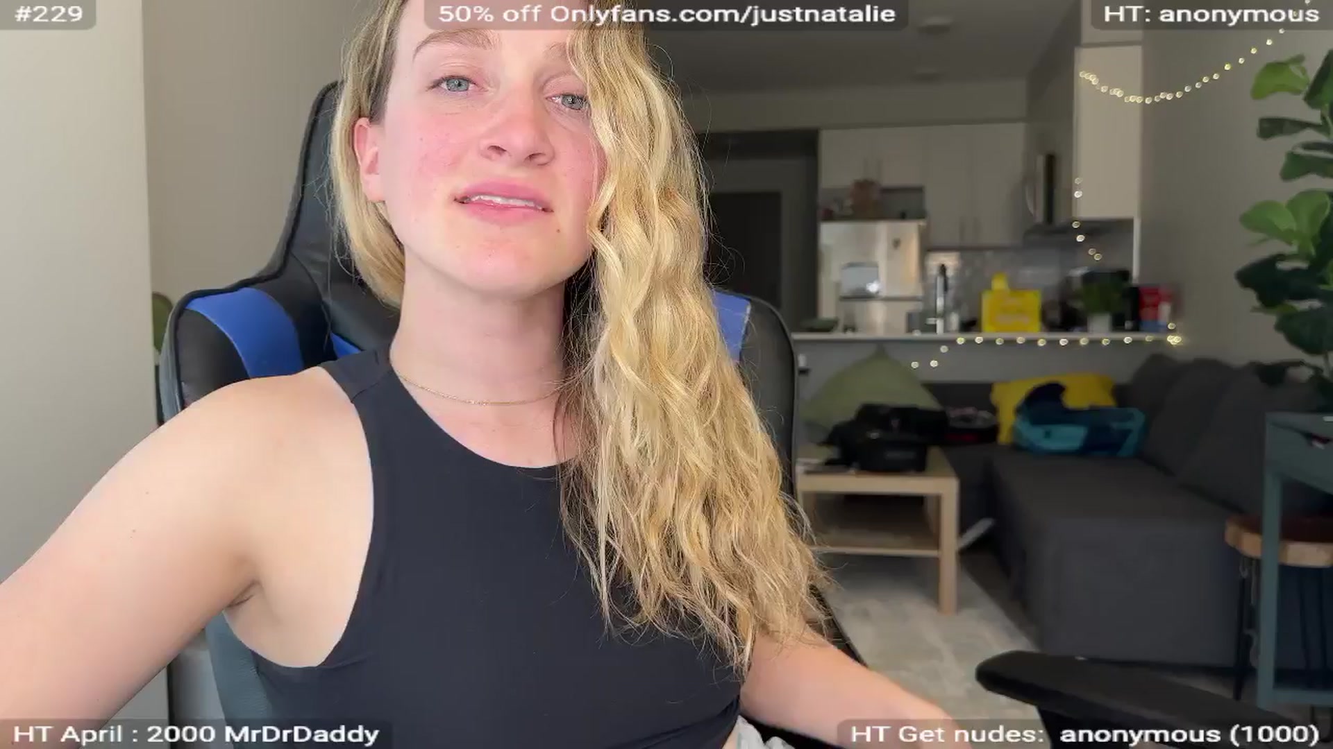 Gallery image thumbnail from NatGPT's myfreecams stream on, 04/09/2024, 23:08 image 10 of 20