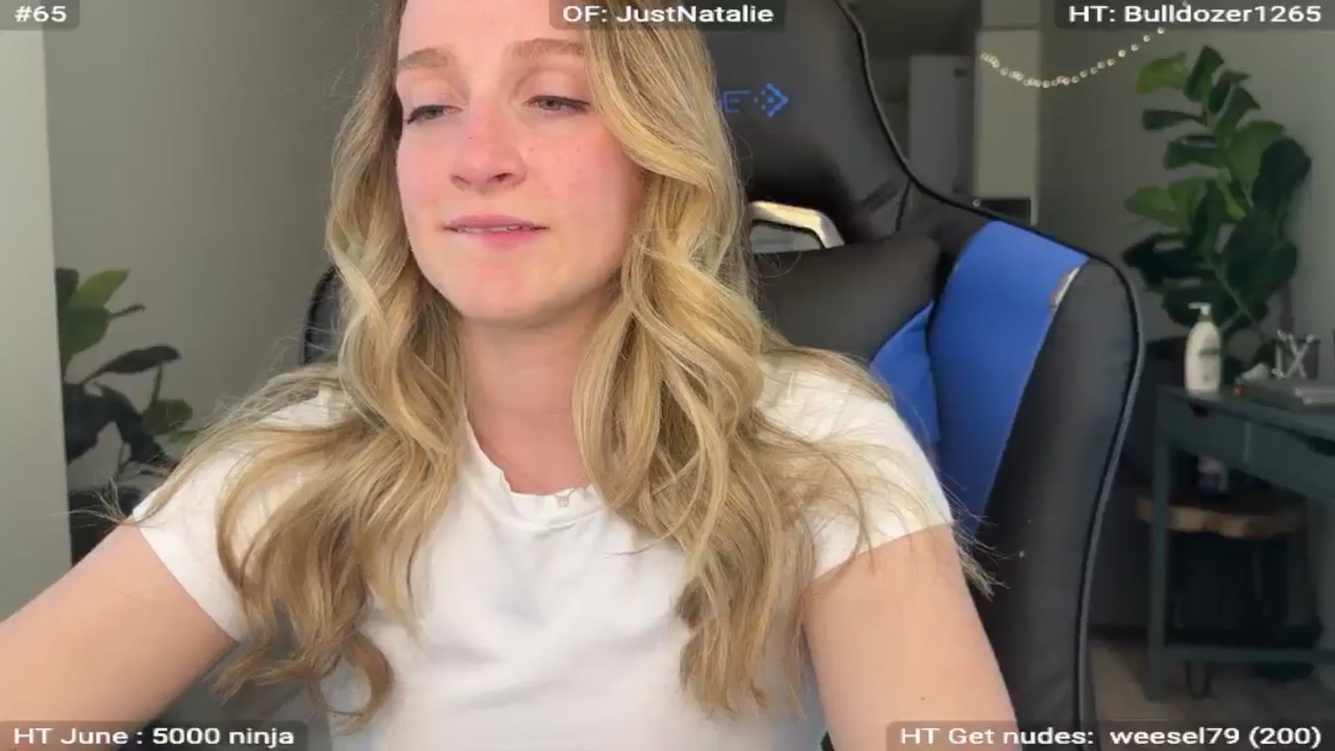 Gallery image thumbnail from NatGPT's myfreecams stream on, 06/19/2024, 24:06 image 3 of 20
