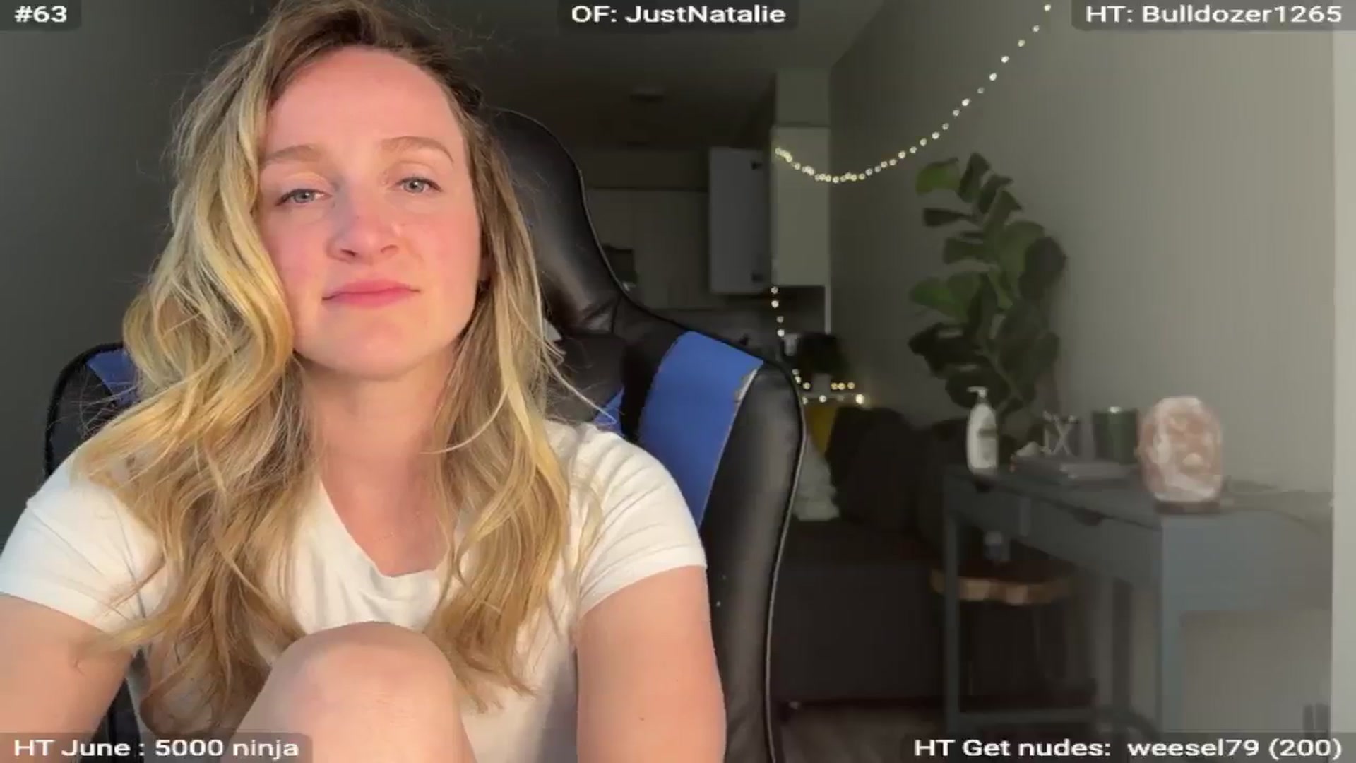 Gallery image thumbnail from NatGPT's myfreecams stream on, 06/19/2024, 24:06 image 10 of 20