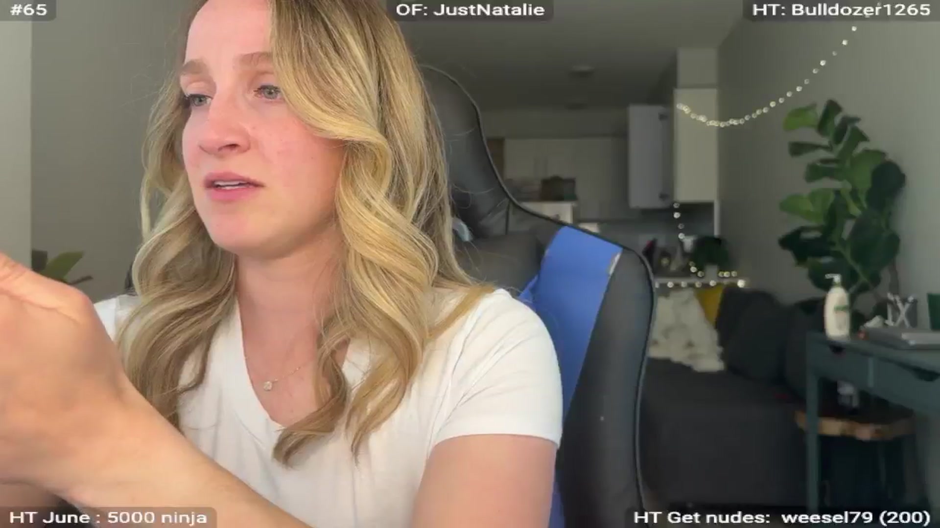 Gallery image thumbnail from NatGPT's myfreecams stream on, 06/19/2024, 24:06 image 5 of 20