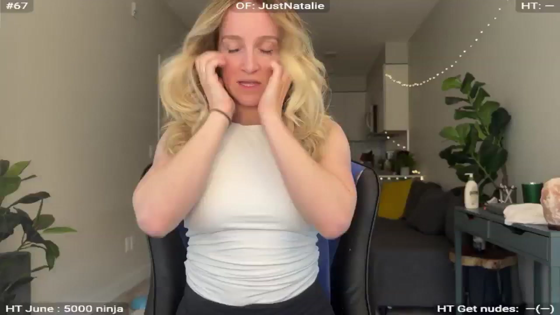 Gallery image thumbnail from NatGPT's myfreecams stream on, 06/19/2024, 22:34 image 7 of 20