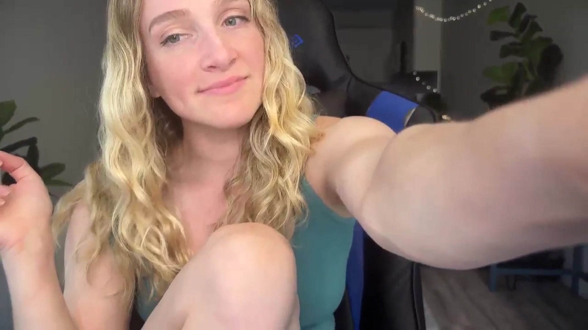 Gallery image thumbnail from NatGPT's myfreecams stream on, 06/27/2024, 21:42 image 4 of 20