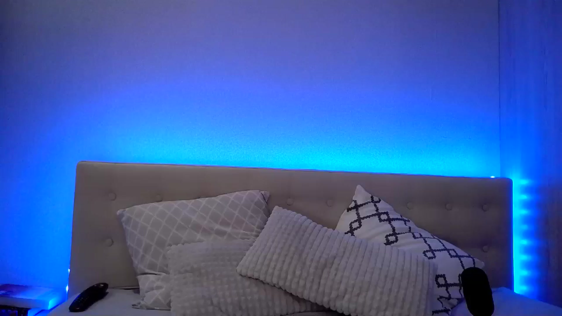 Gallery image thumbnail from Nata_u_friend's myfreecams stream on, 10/18/2024, 21:30 image 15 of 20