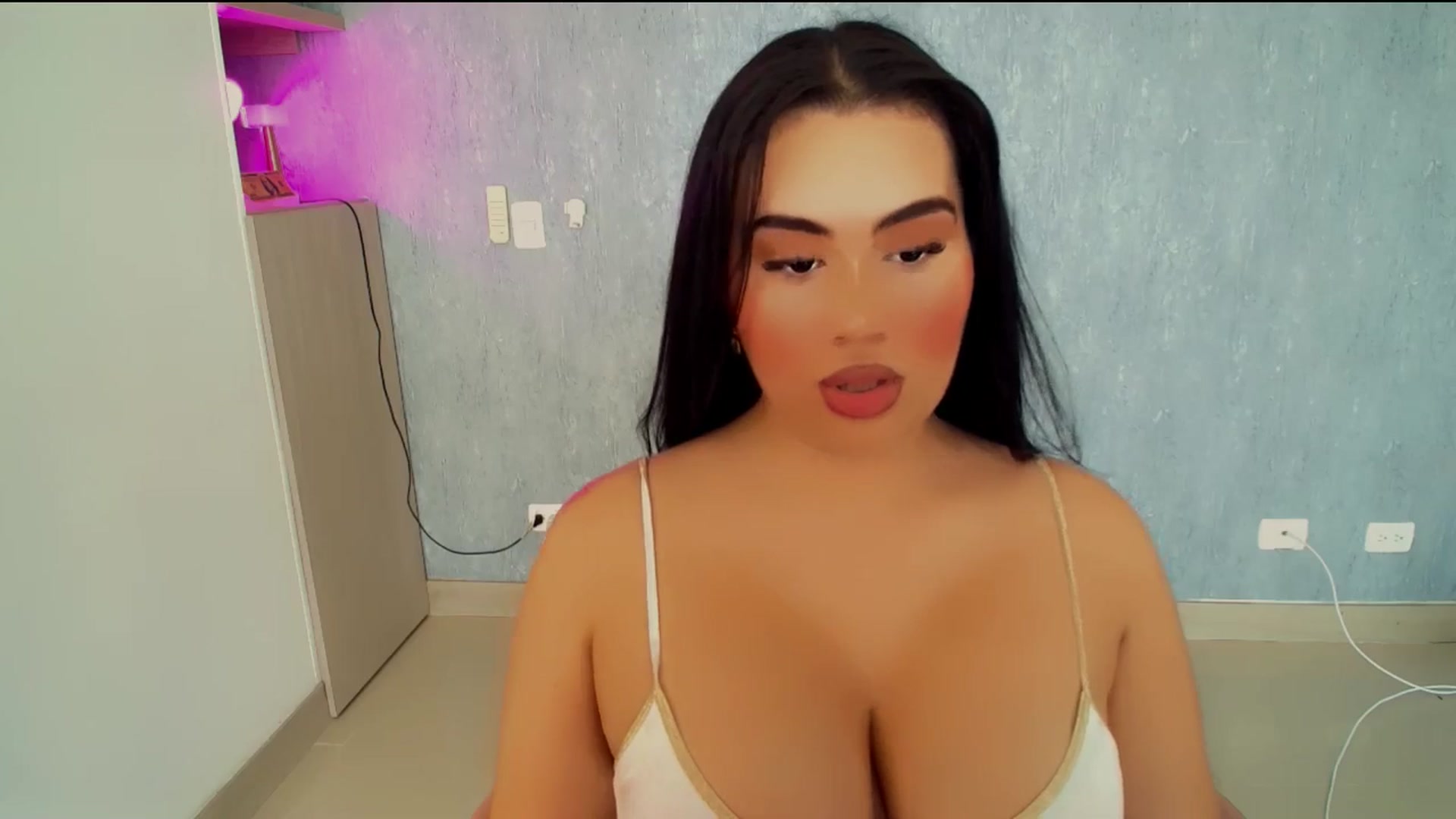 Gallery image thumbnail from NatachaYoung's myfreecams stream on, 11/28/2024, 18:08 image 13 of 20