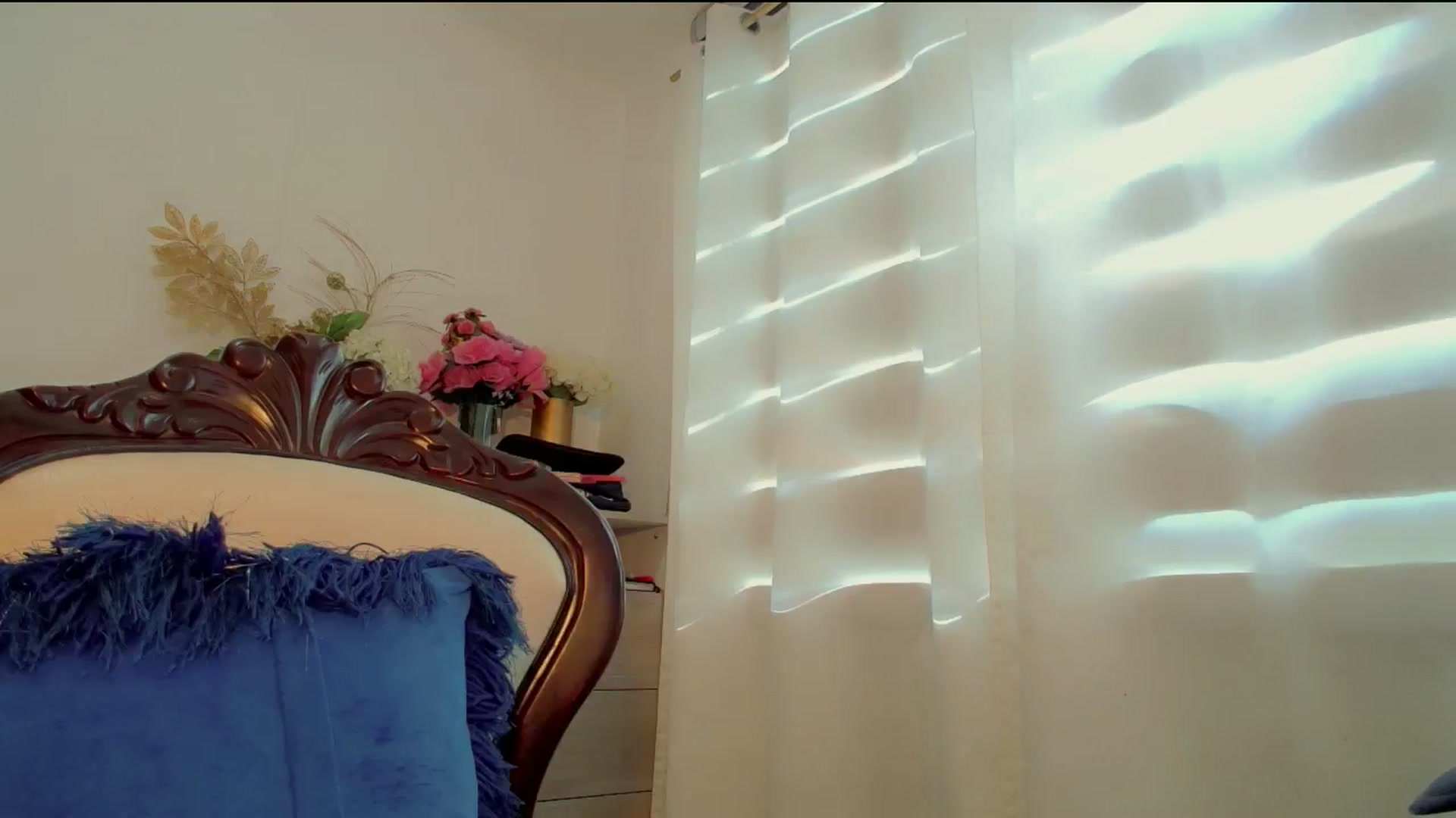 Gallery image thumbnail from NatachaYoung's myfreecams stream on, 12/01/2024, 21:27 image 10 of 20